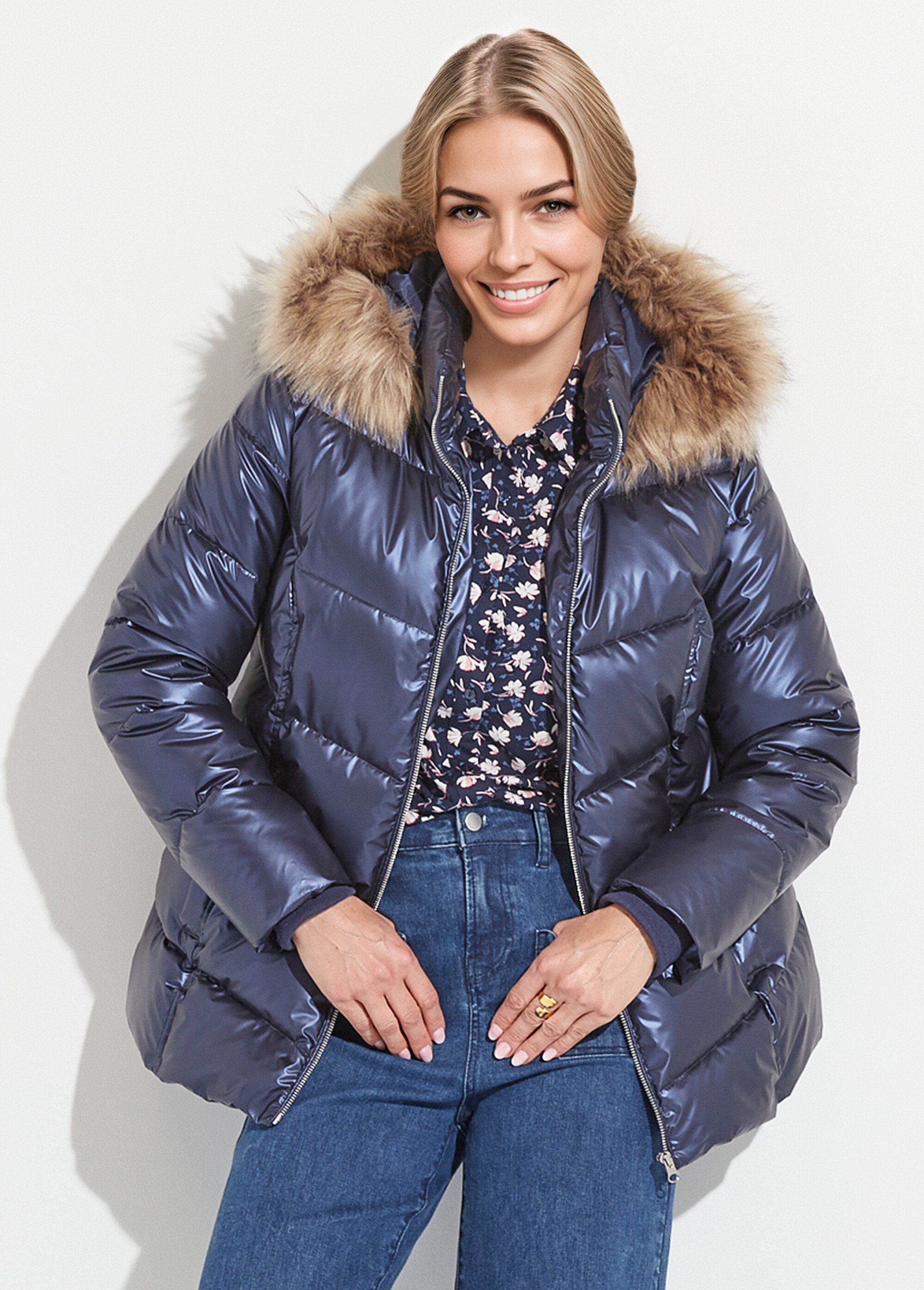 Doudoune courte matelassée à capuche effet métallisé Bleu Afibel