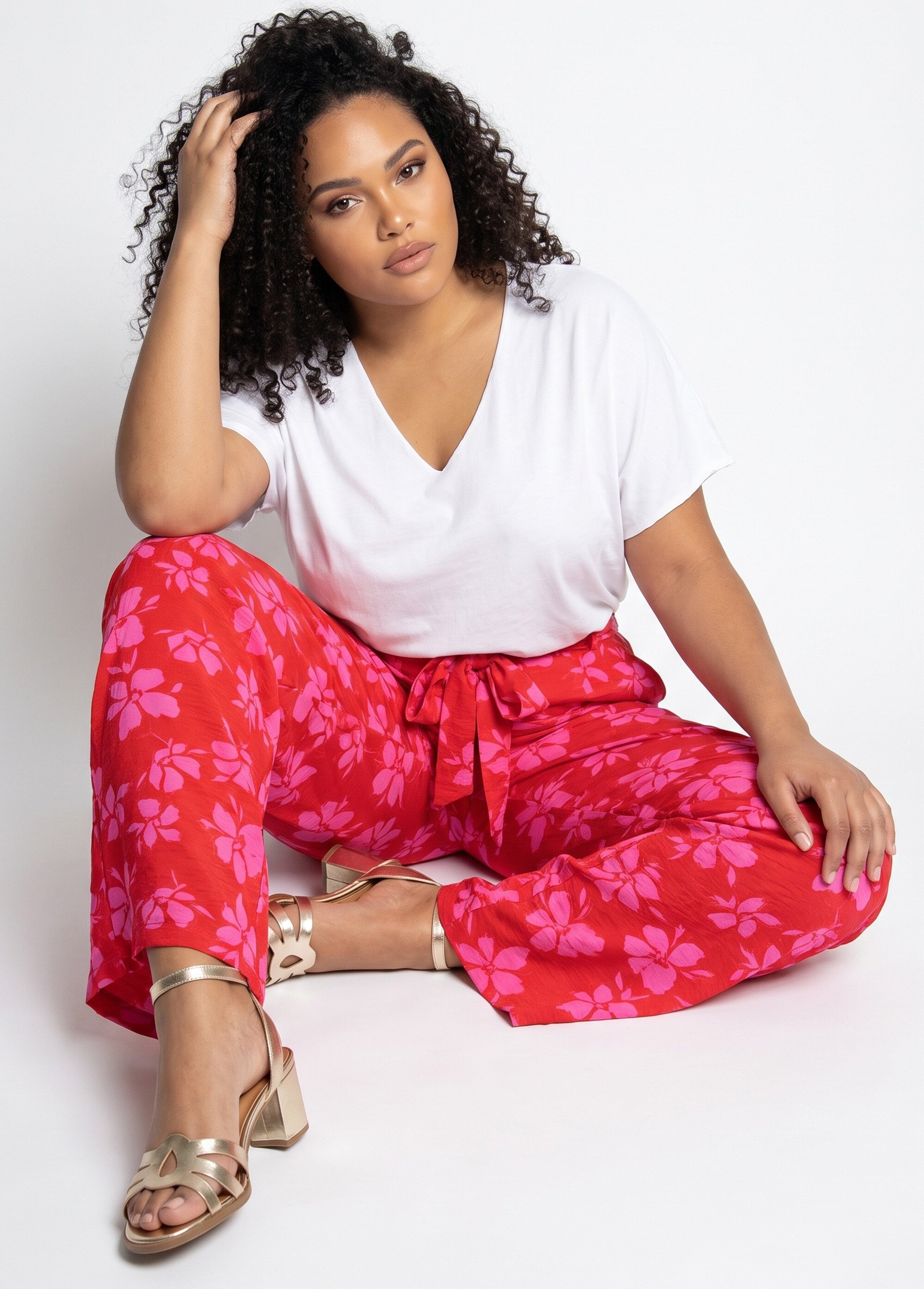Pantalon large imprimé fleuri contrasté