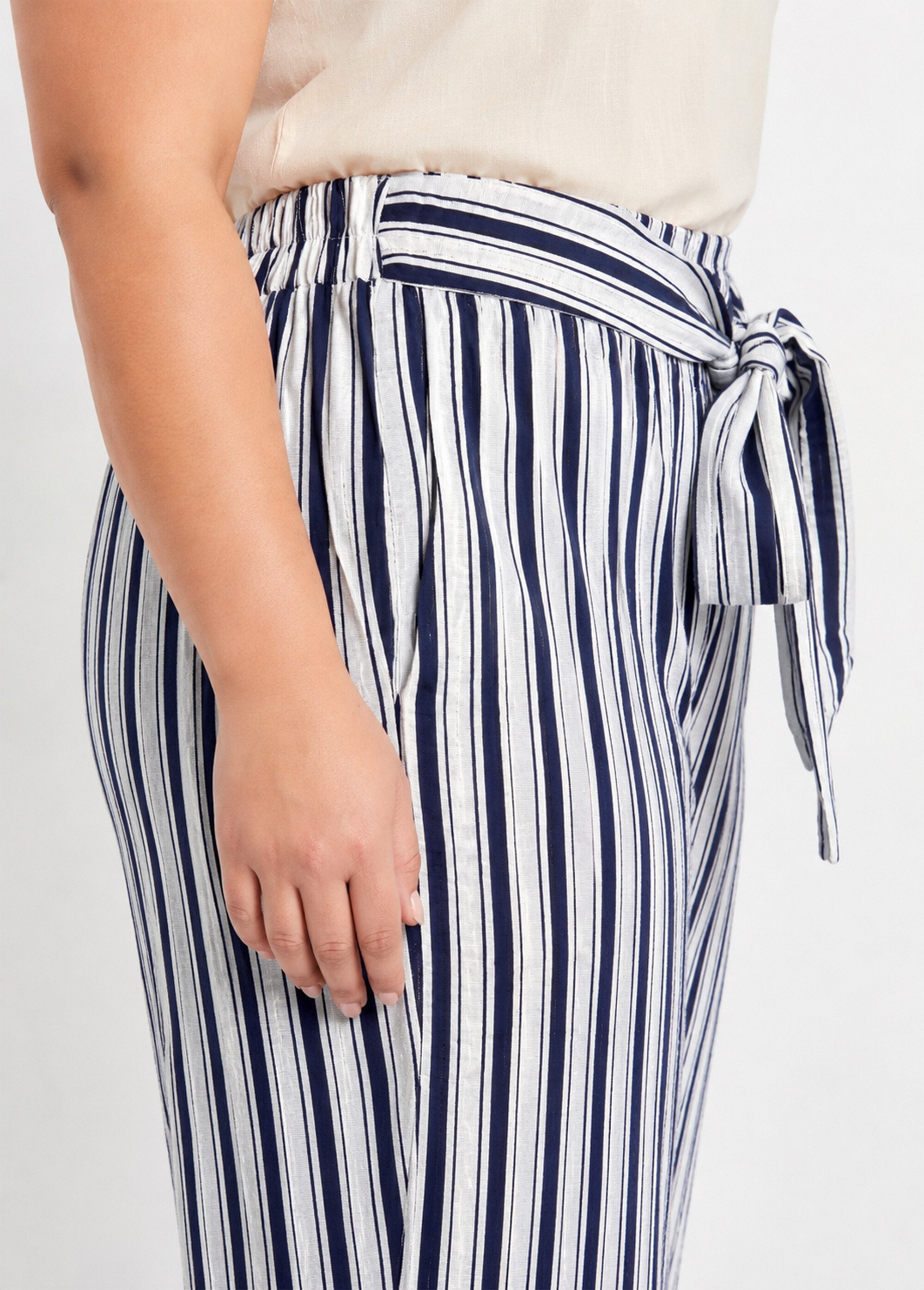 Pantalon rayé ceinturé, fils métallisés