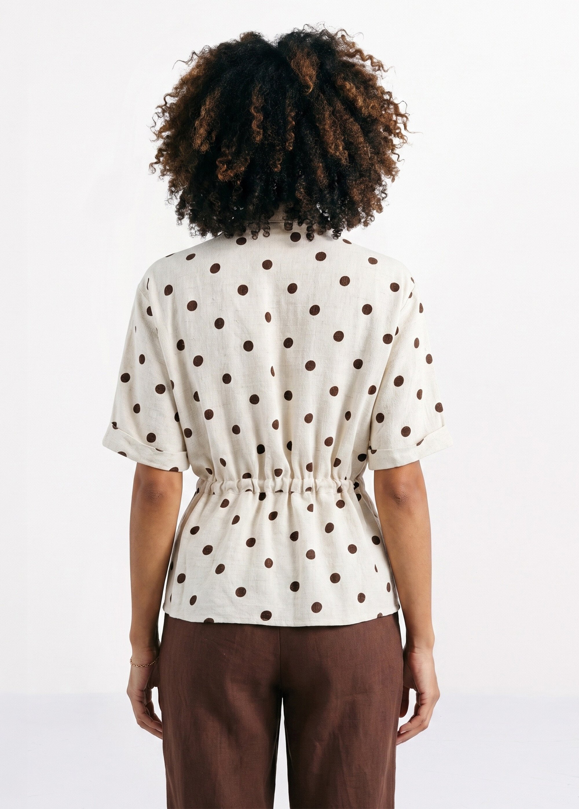 Blouse à pois ceinturée, avec lin