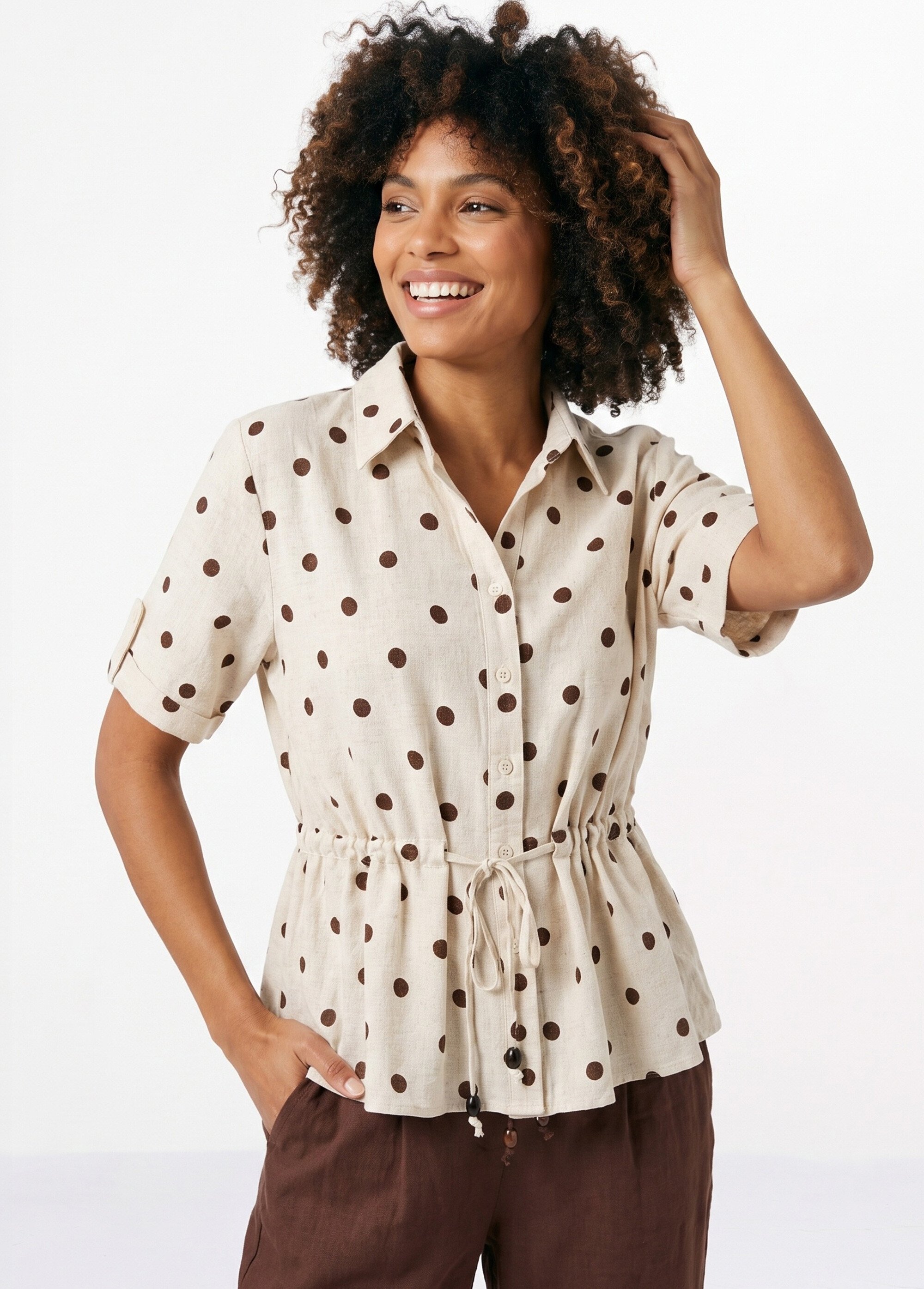 Blouse à pois ceinturée, avec lin