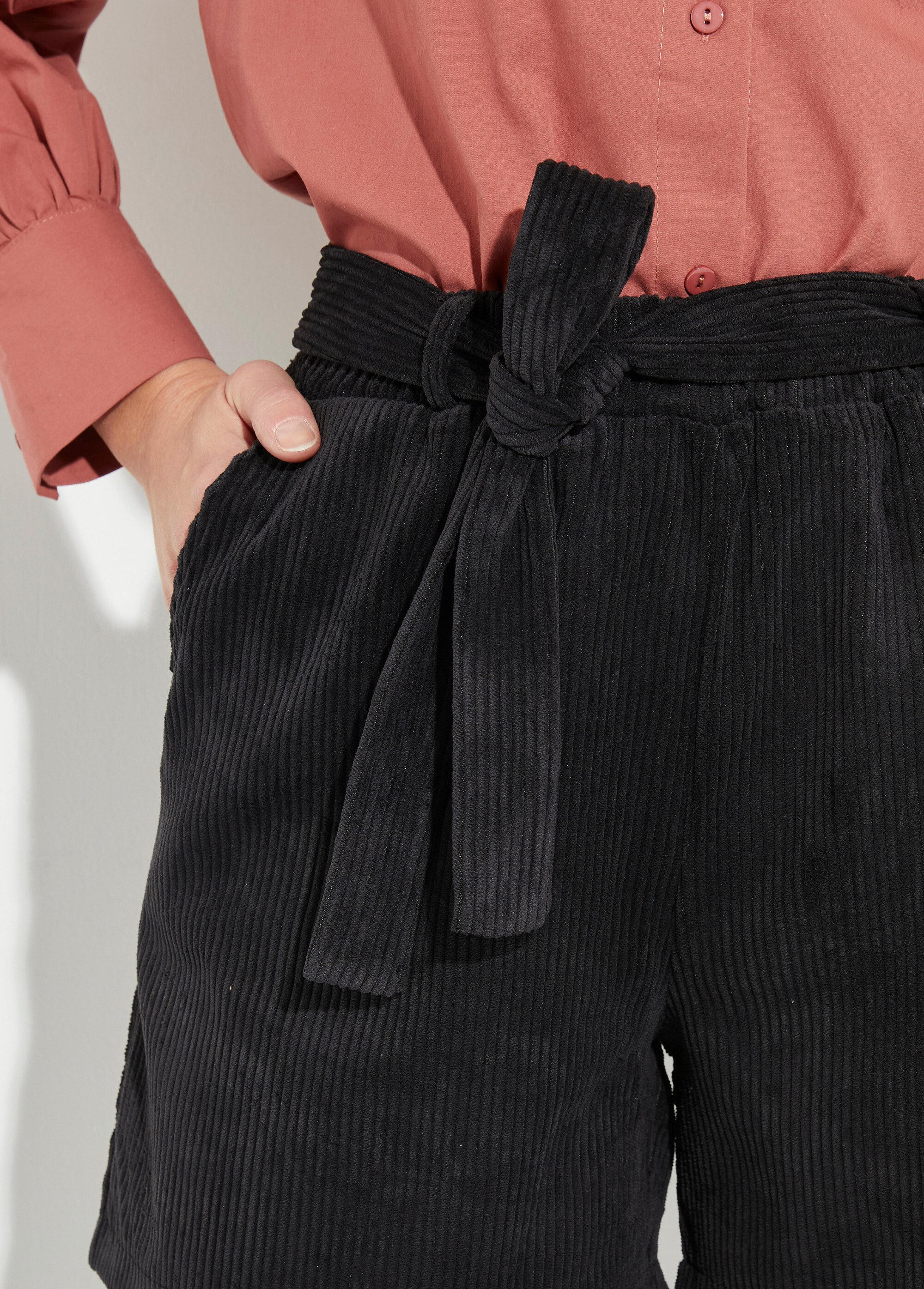 Short en velours à grosses cotes Femme Noir TM-SIFA DE1