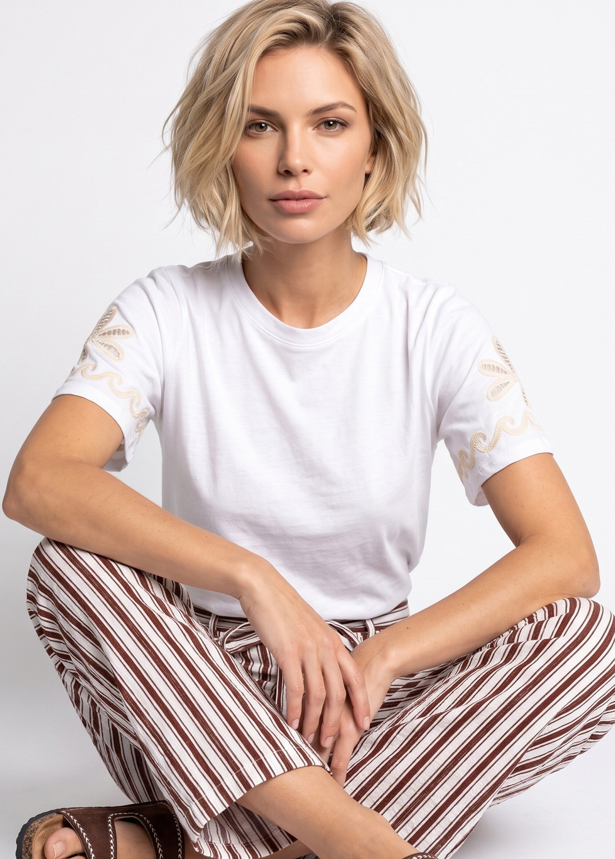 T-shirt manches broderies ajourées Femme Blanc ATT-762 MV1