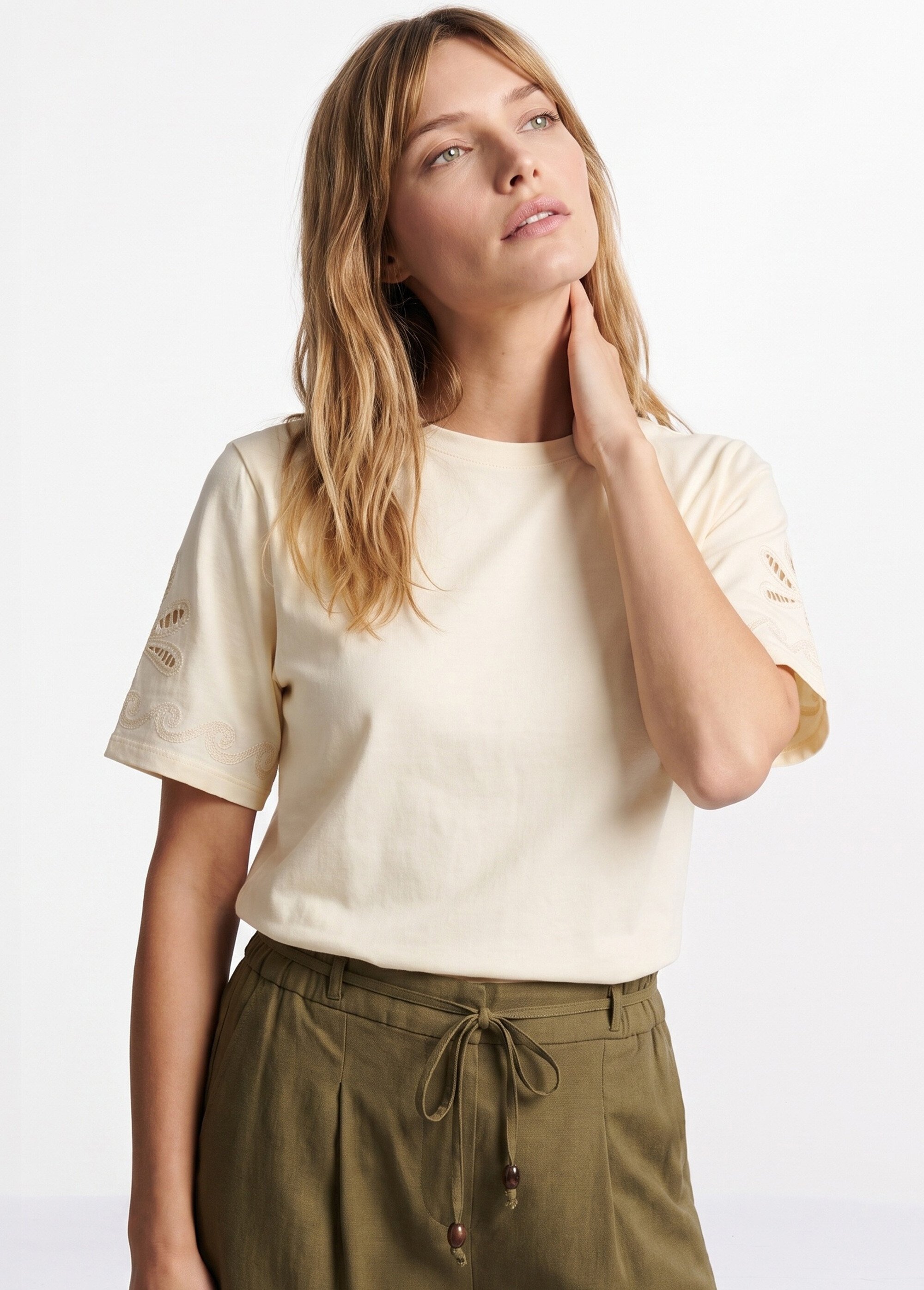 T-shirt manches broderies ajourées Femme Jaune ATT-762 MV1