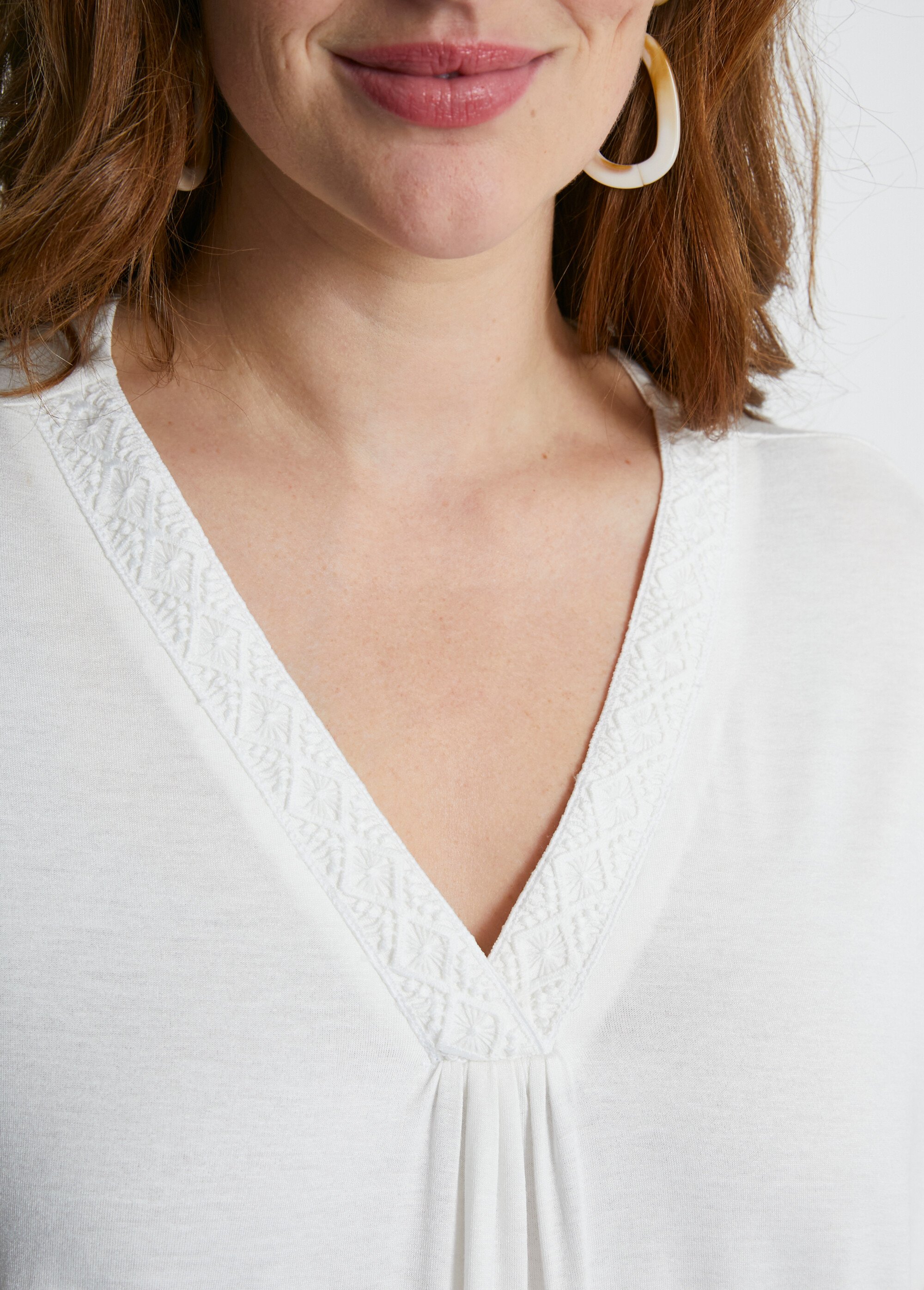 T-shirt long évasé dentelle