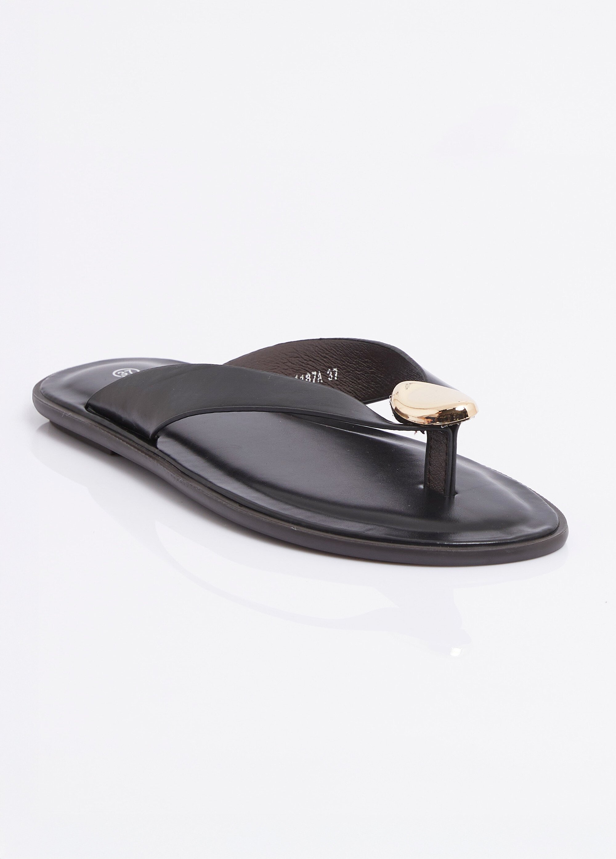 Tongs simili cuir, détail bijou métal