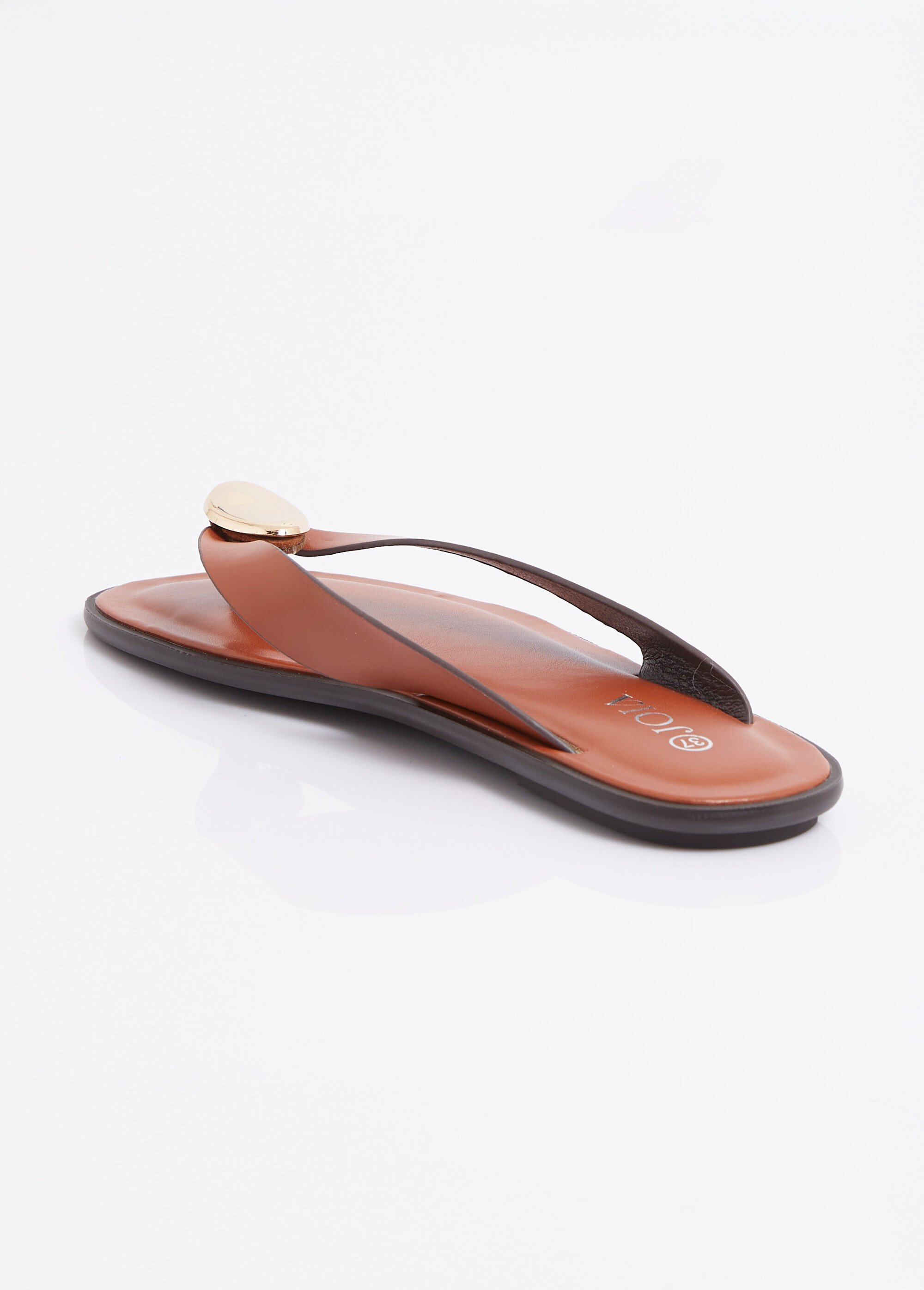 Tongs simili cuir, détail bijou métal