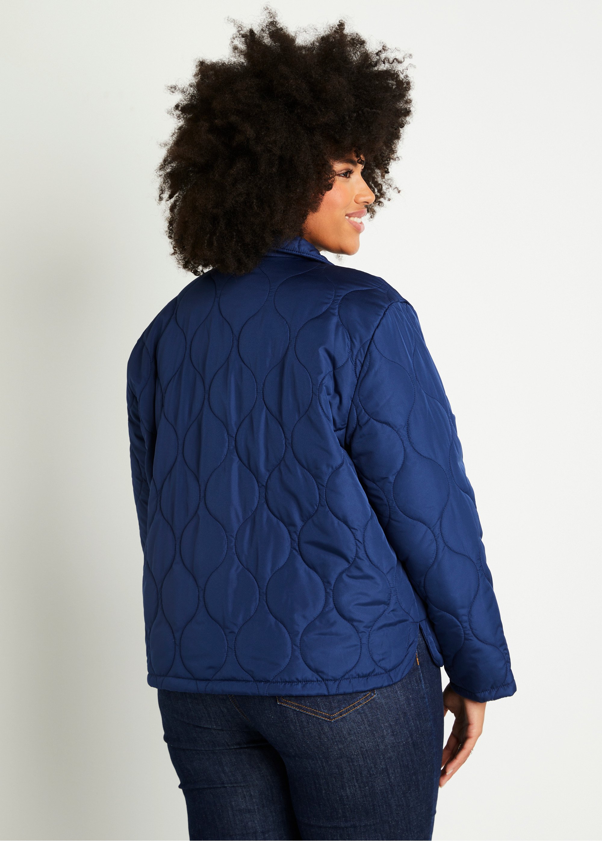 Veste courte matelassée pressionnée