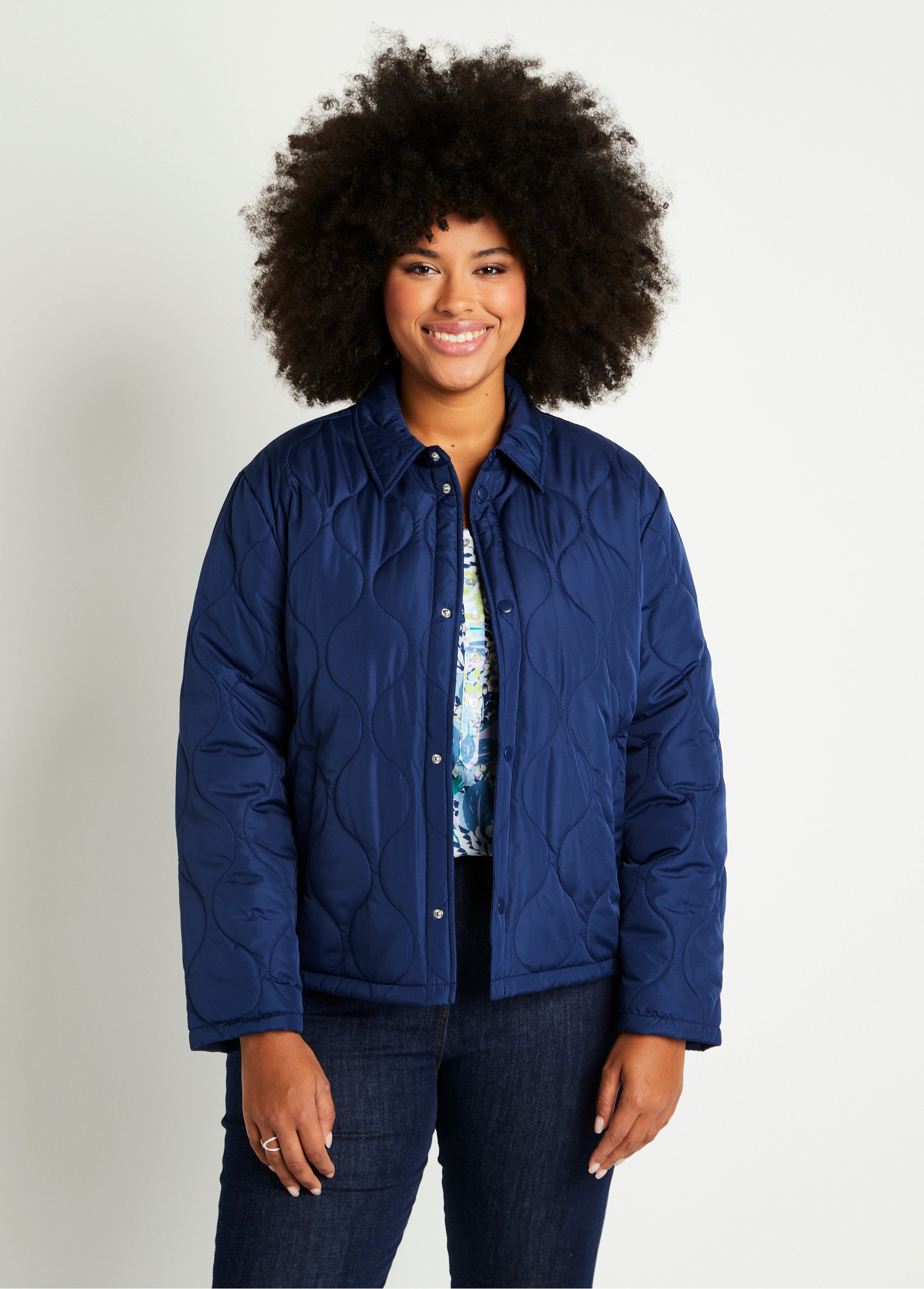 Veste courte matelassée pressionnée