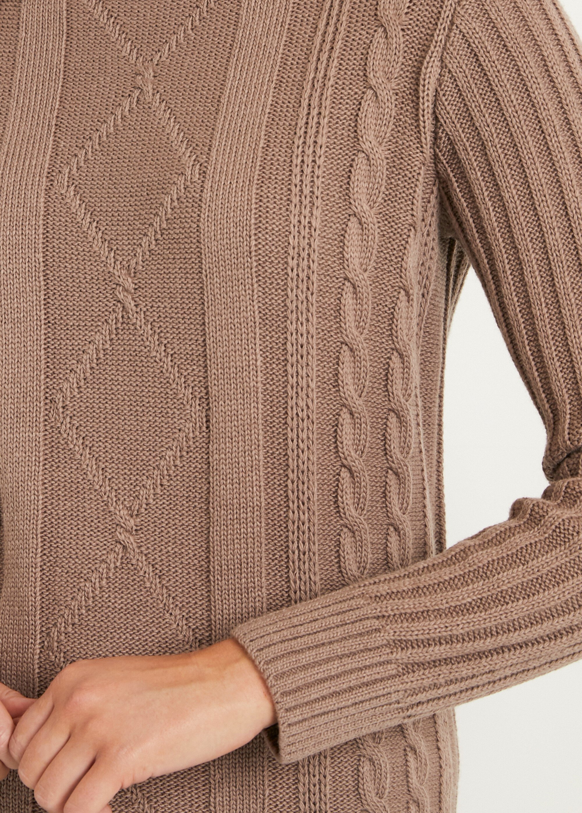 Pull chaud style irlandais col montant