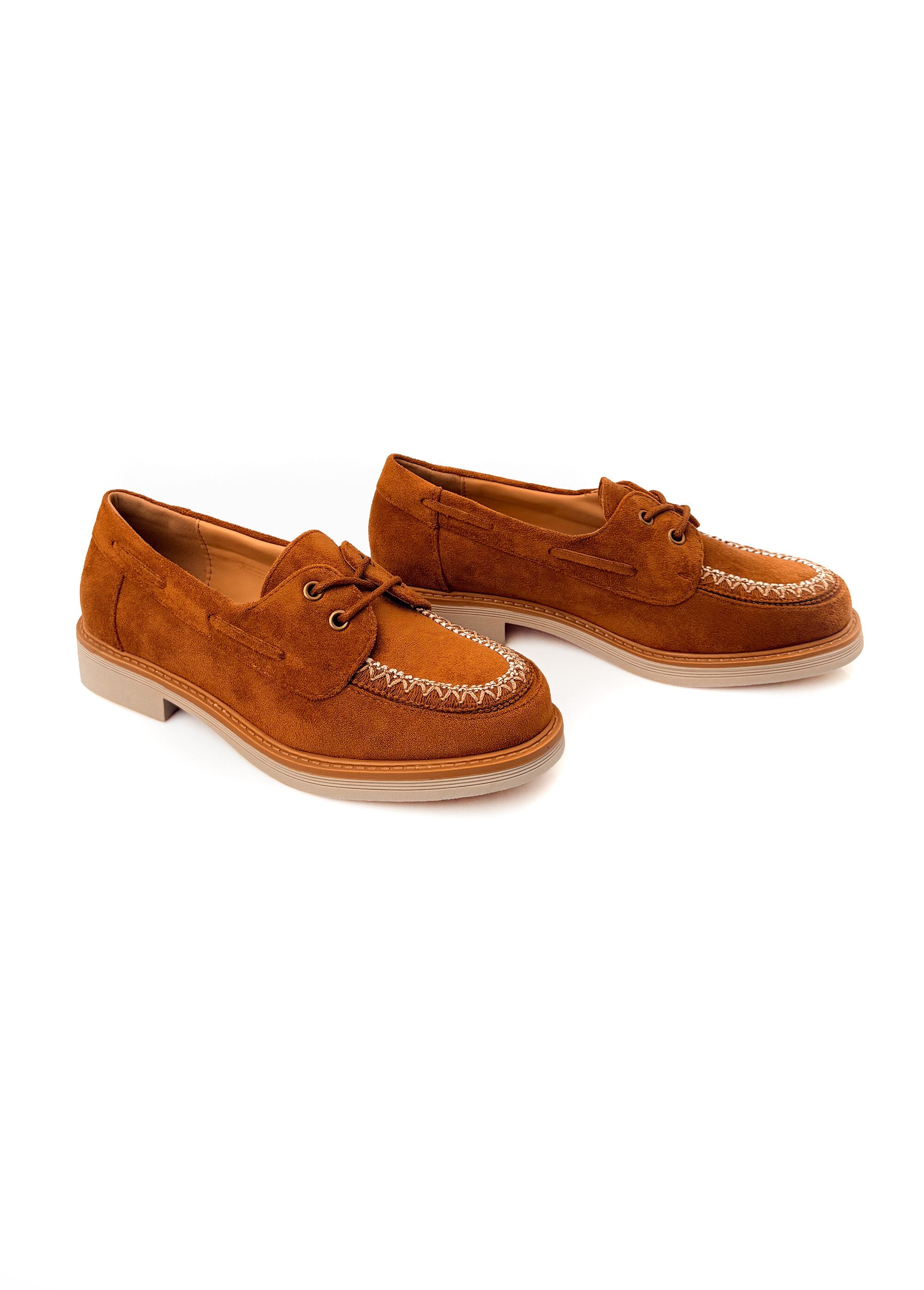 Derbies aspect suédine, détails brodés
