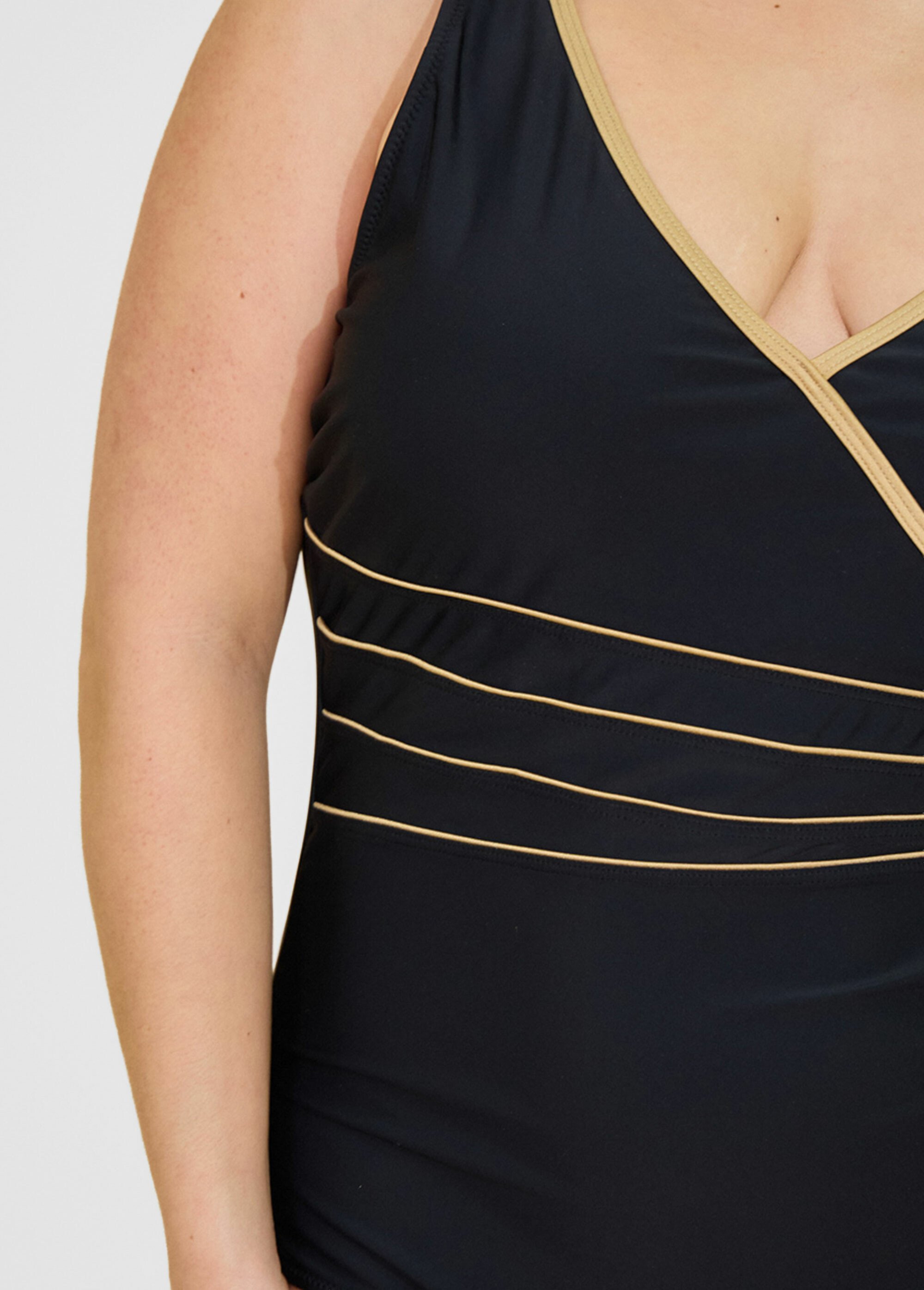 Maillot de bain 1 pièce forme cache cœur