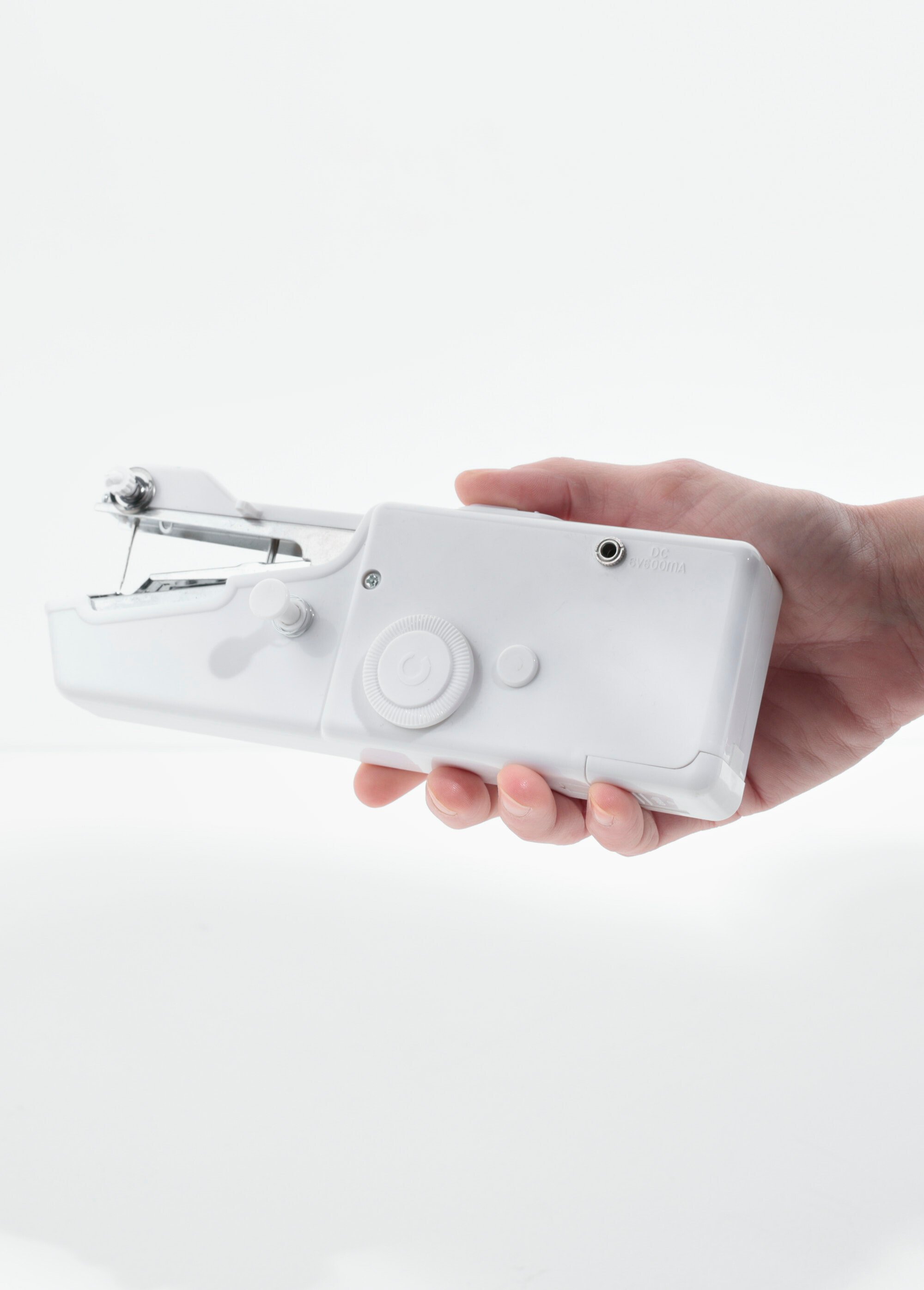 Mini machine à coudre portative