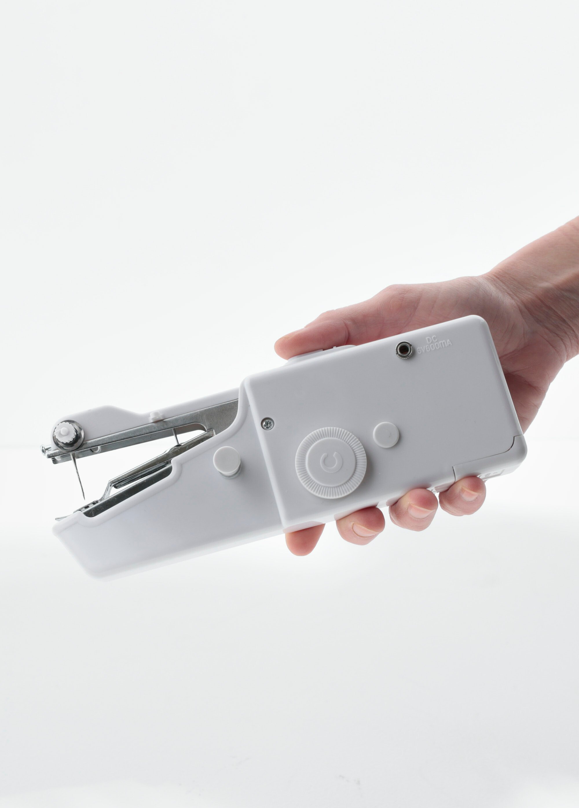 Mini machine à coudre portative BLANC COTZZ70319 FA2