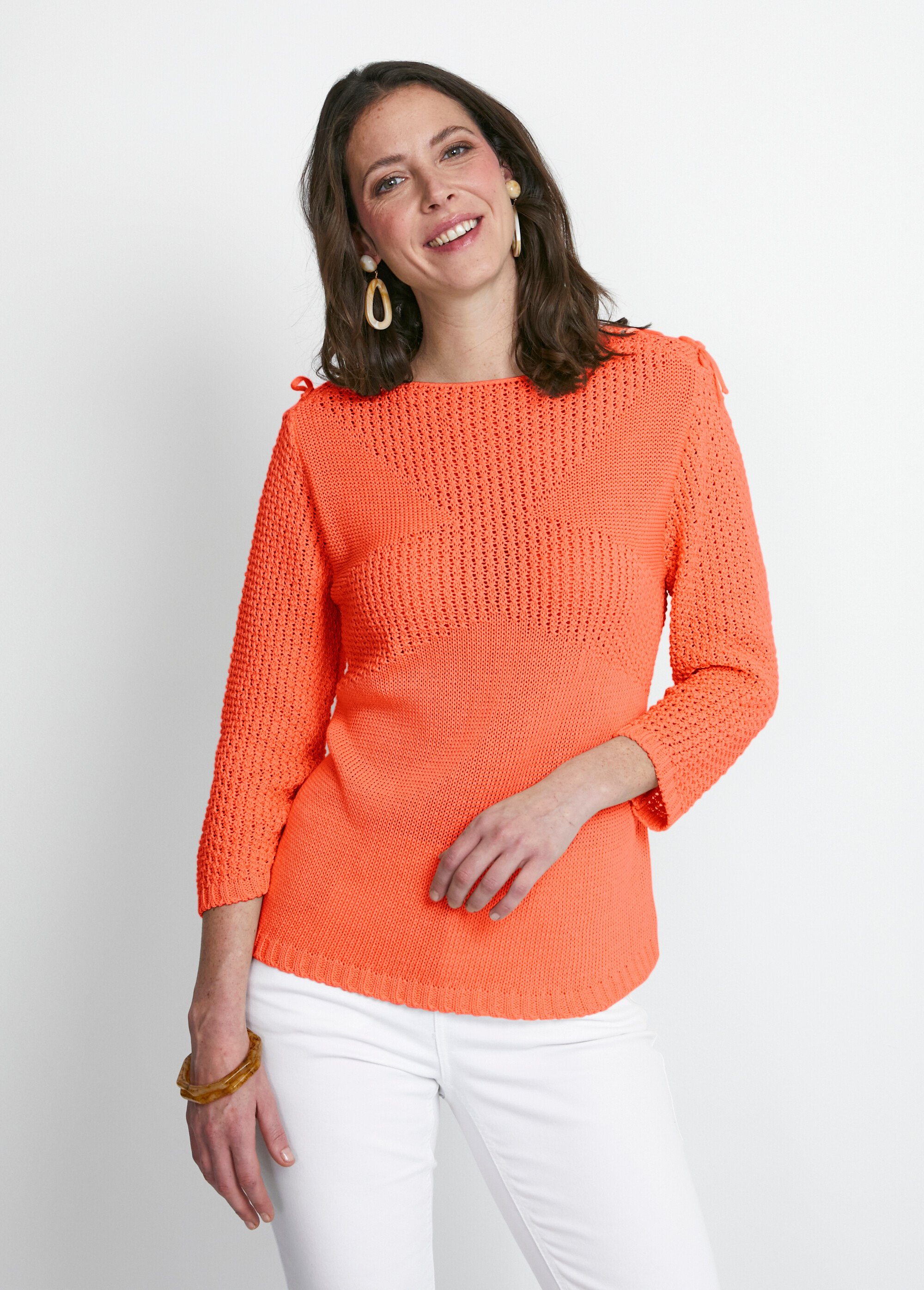 Pull col rond laçage fantaisie