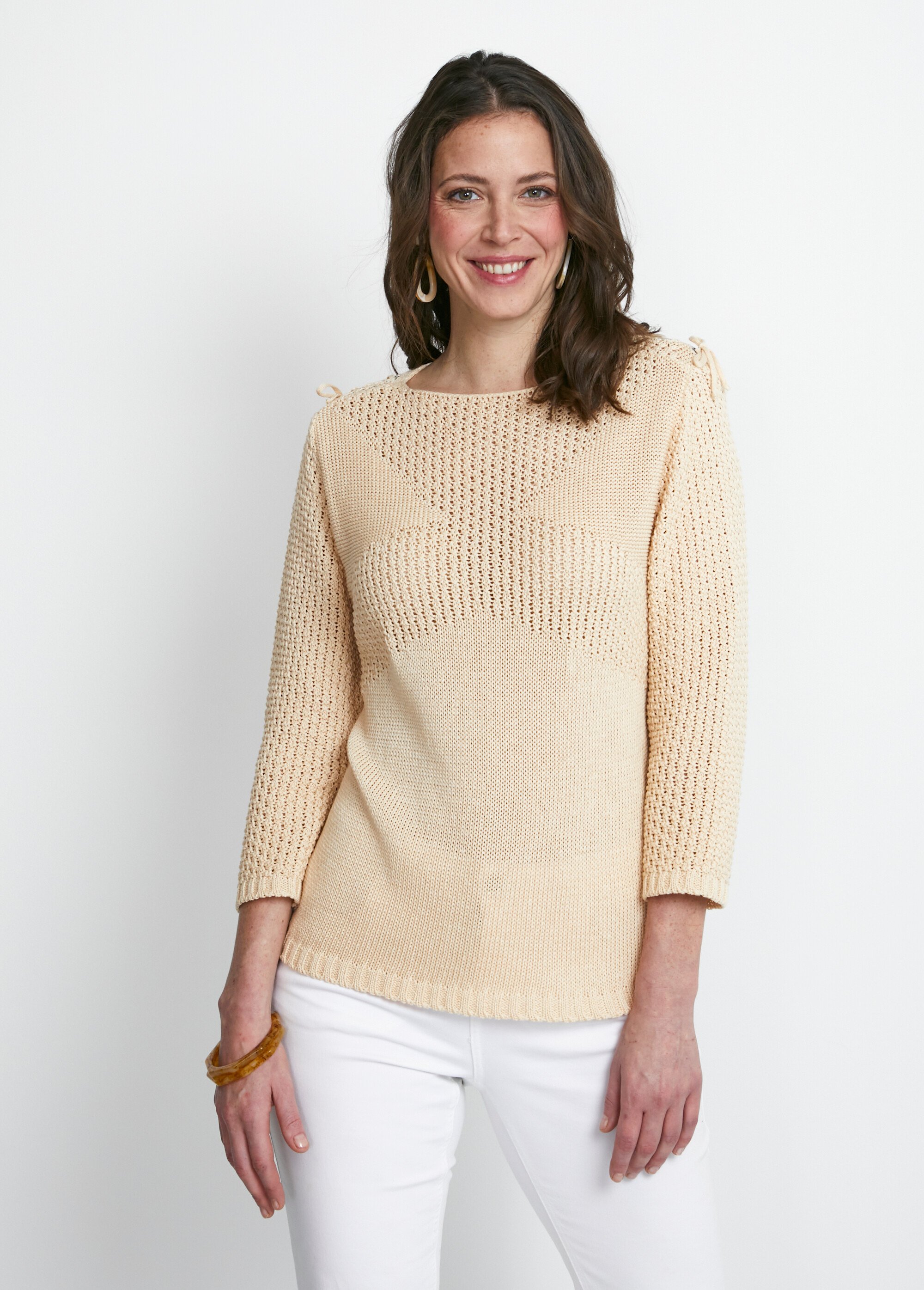 Pull col rond laçage fantaisie