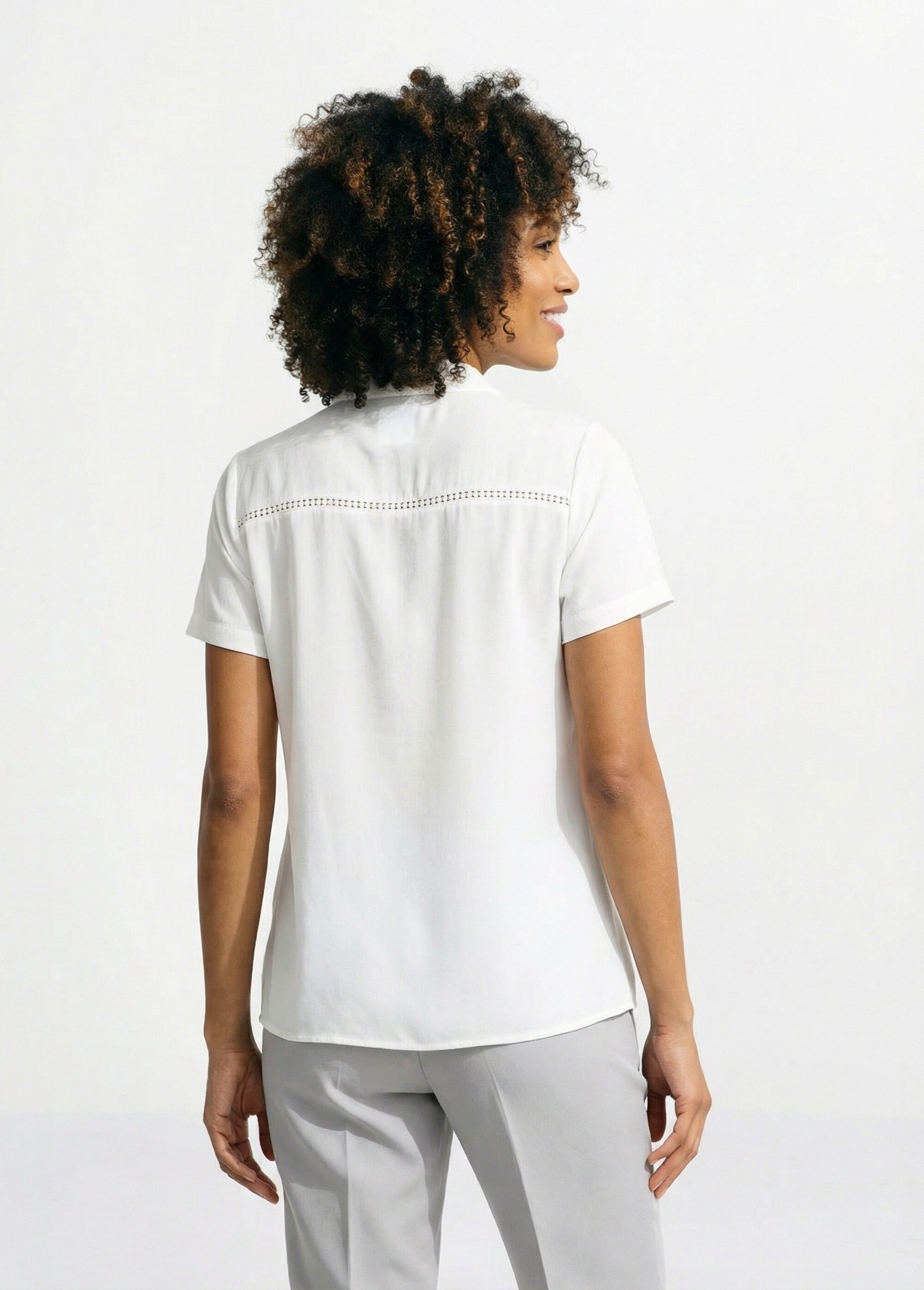 Chemisier boutonné dentelle et ajouré