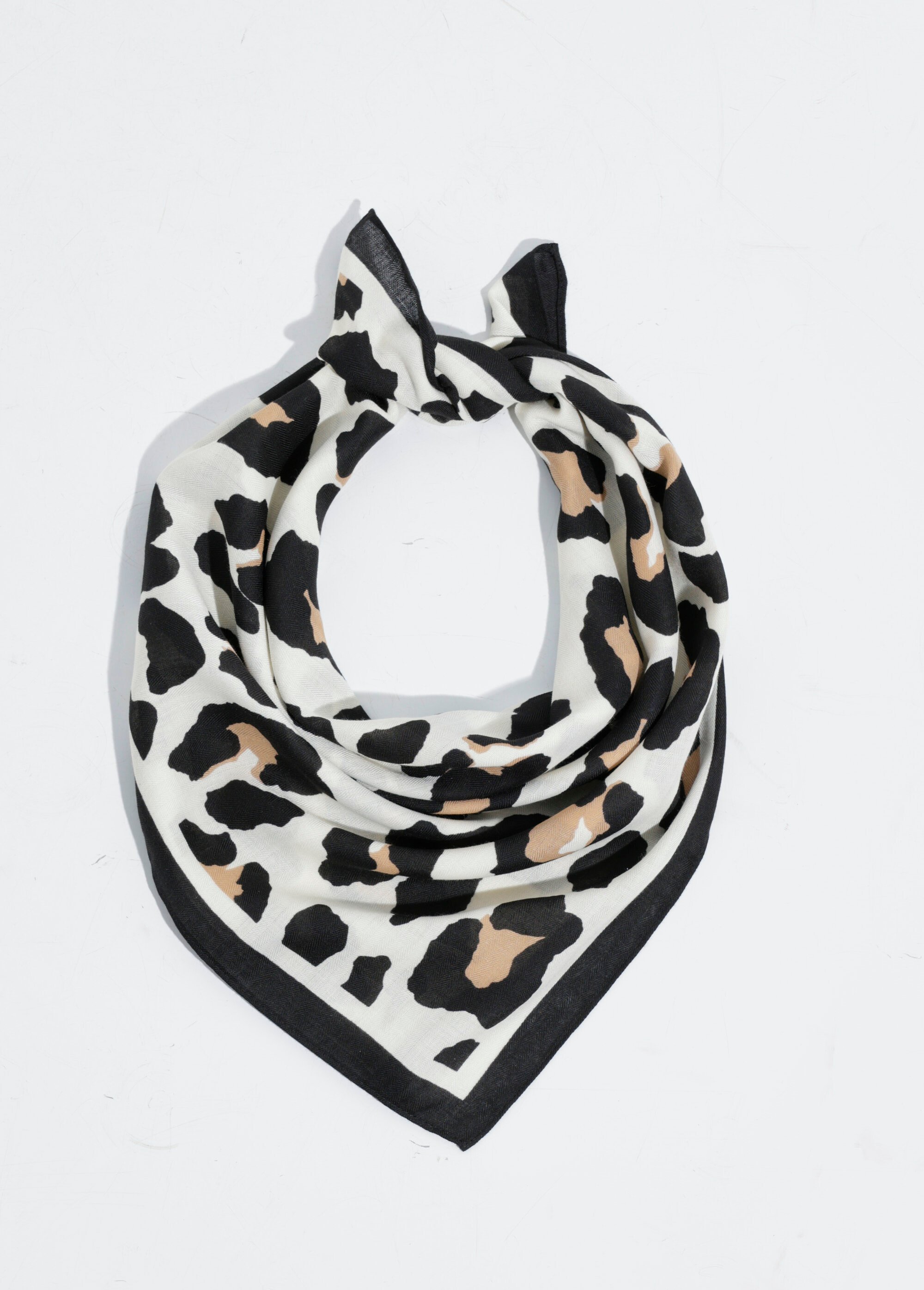 Foulard carré imprimé léopard stylisé Femme LEOPARD NOIR TD-FOUJC25321 FA1