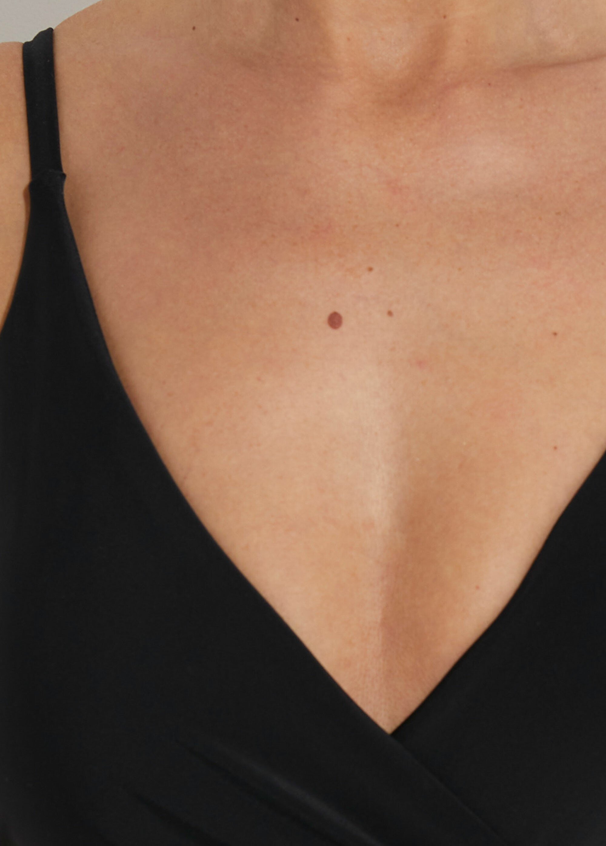 Maillot de bain 1 pièce V et drapé Femme Noir SUNVY8159 DE1