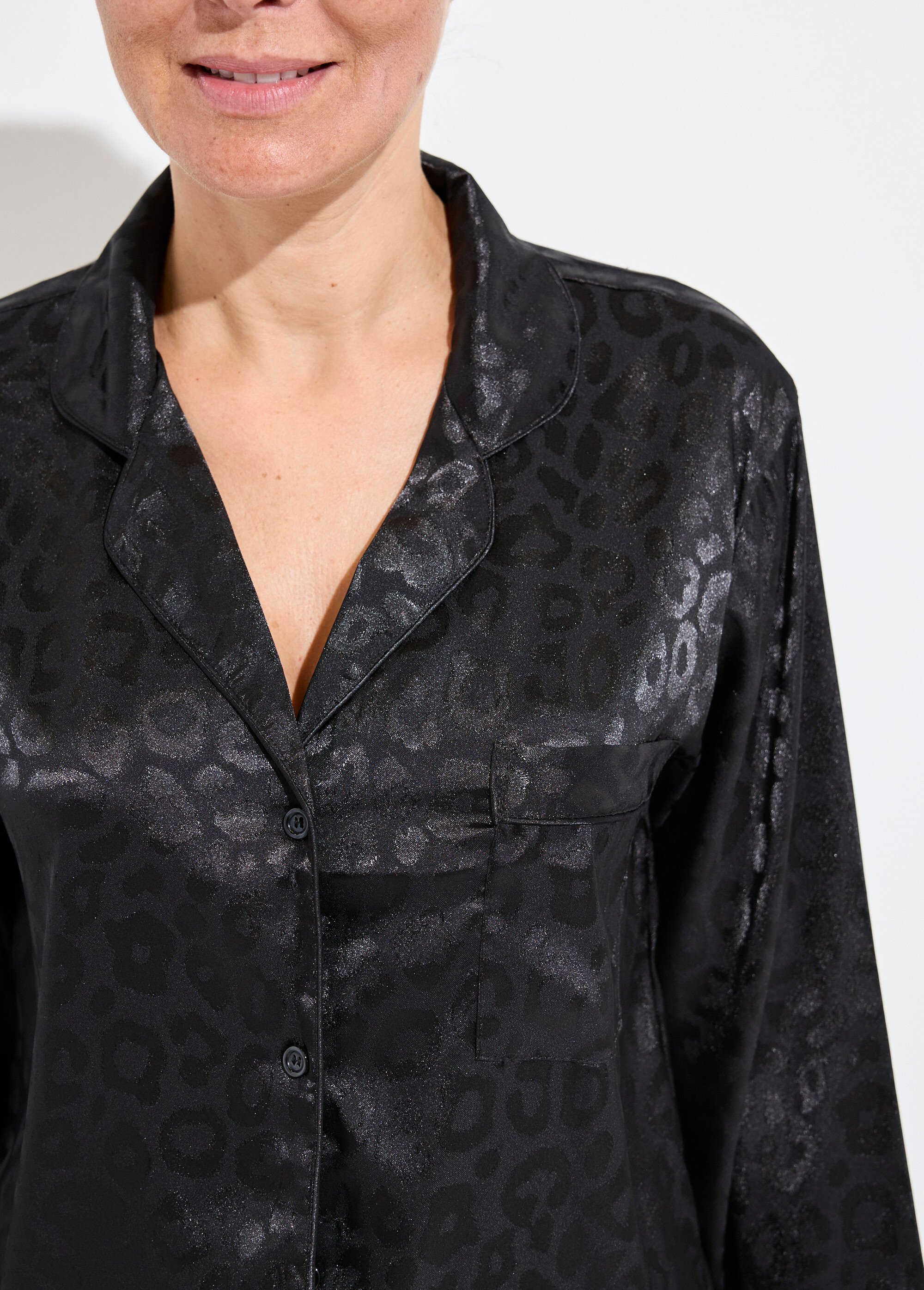 Pyjama long en satin motif léopard Femme Noir H-NT156 DE1