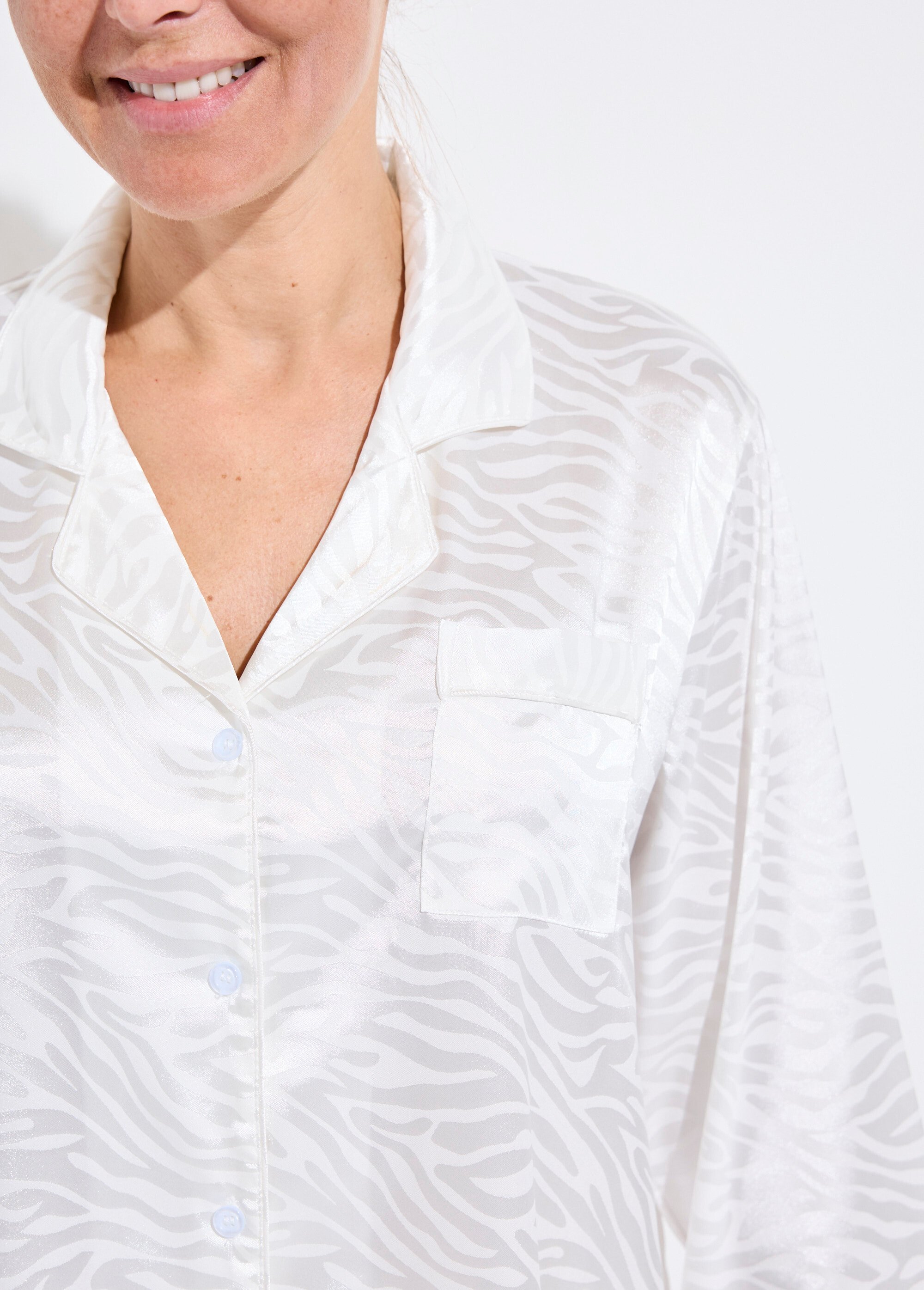 Pyjama long en satin motif zébré Femme Blanc H-NT053 DE1