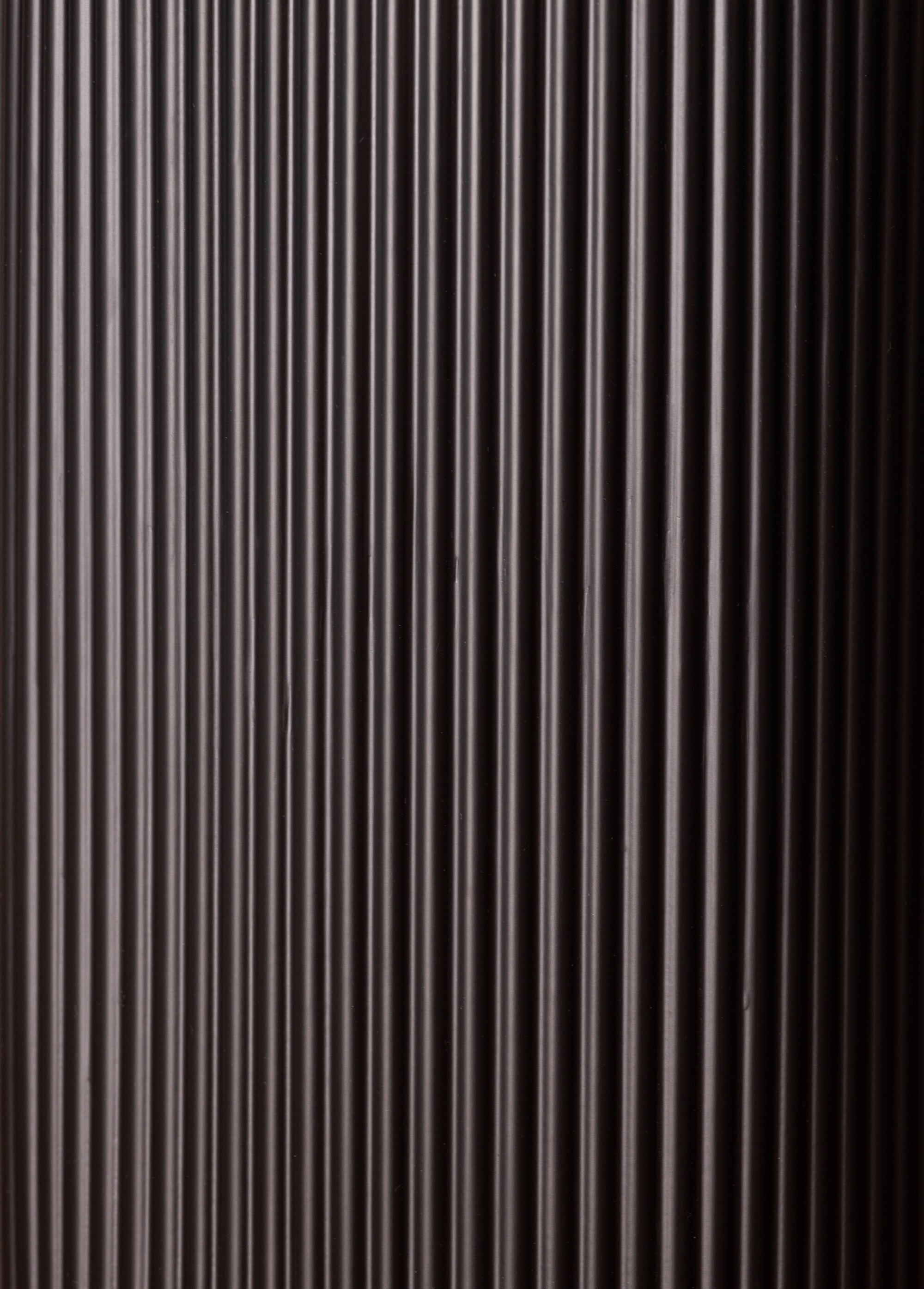 Table d'appoint striée façon sellette