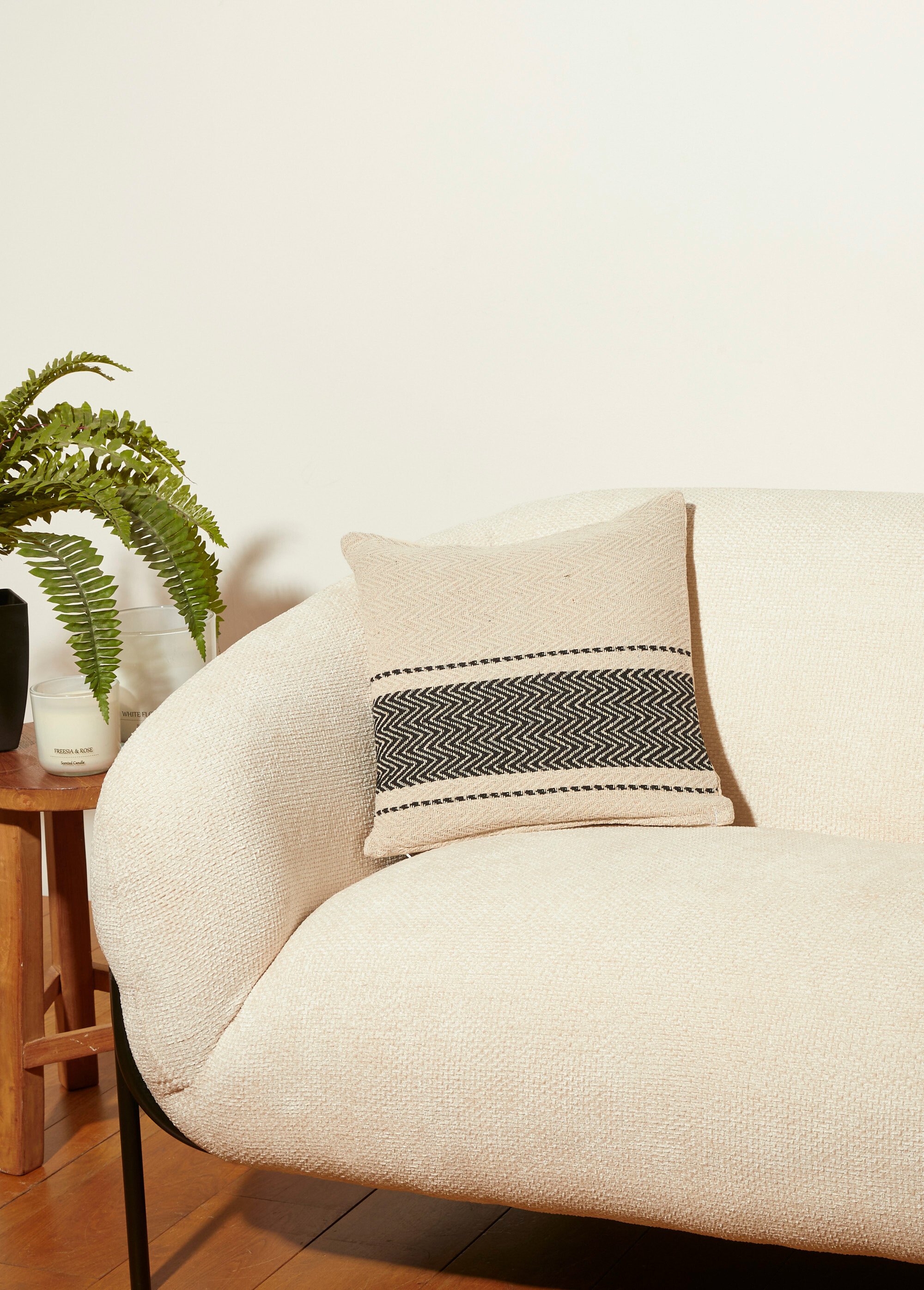 Housse de coussin tissée 40x40cm, chevrons ECRU ET NOIR COTZZ70302 SI1