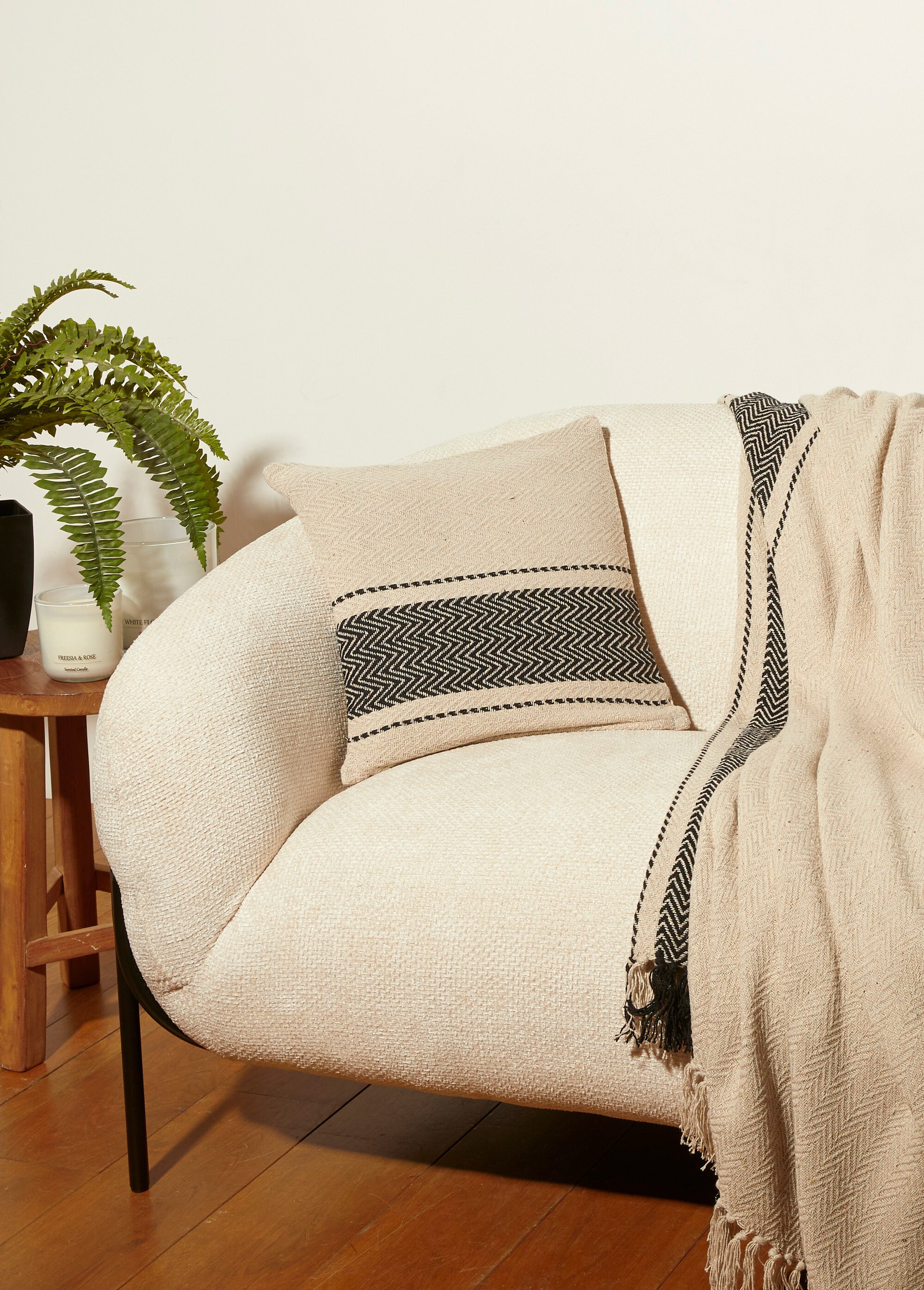 Housse de coussin tissée 40x40cm, chevrons ECRU ET NOIR COTZZ70302 SI2