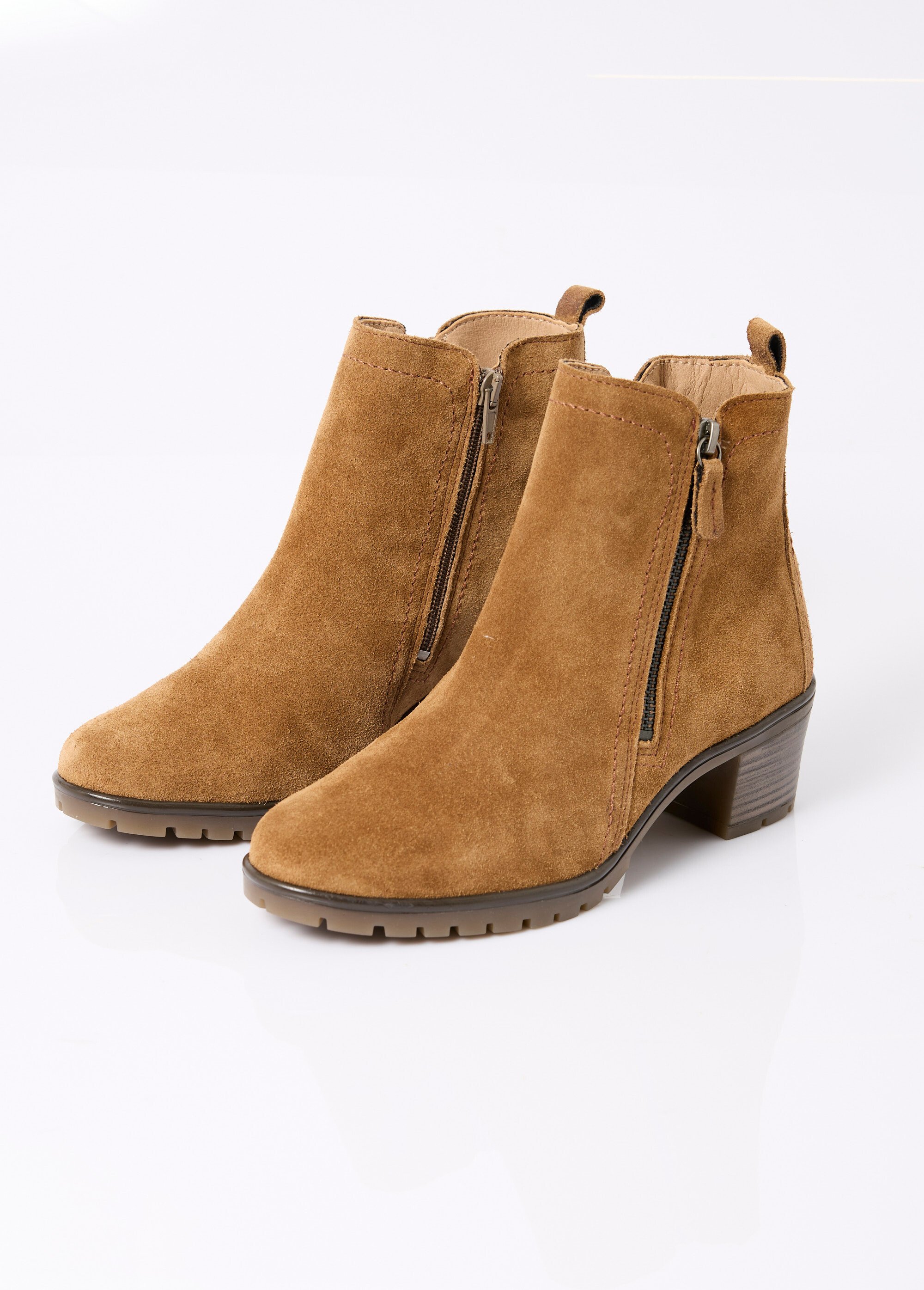 Boots zippées à talon en cuir suédé