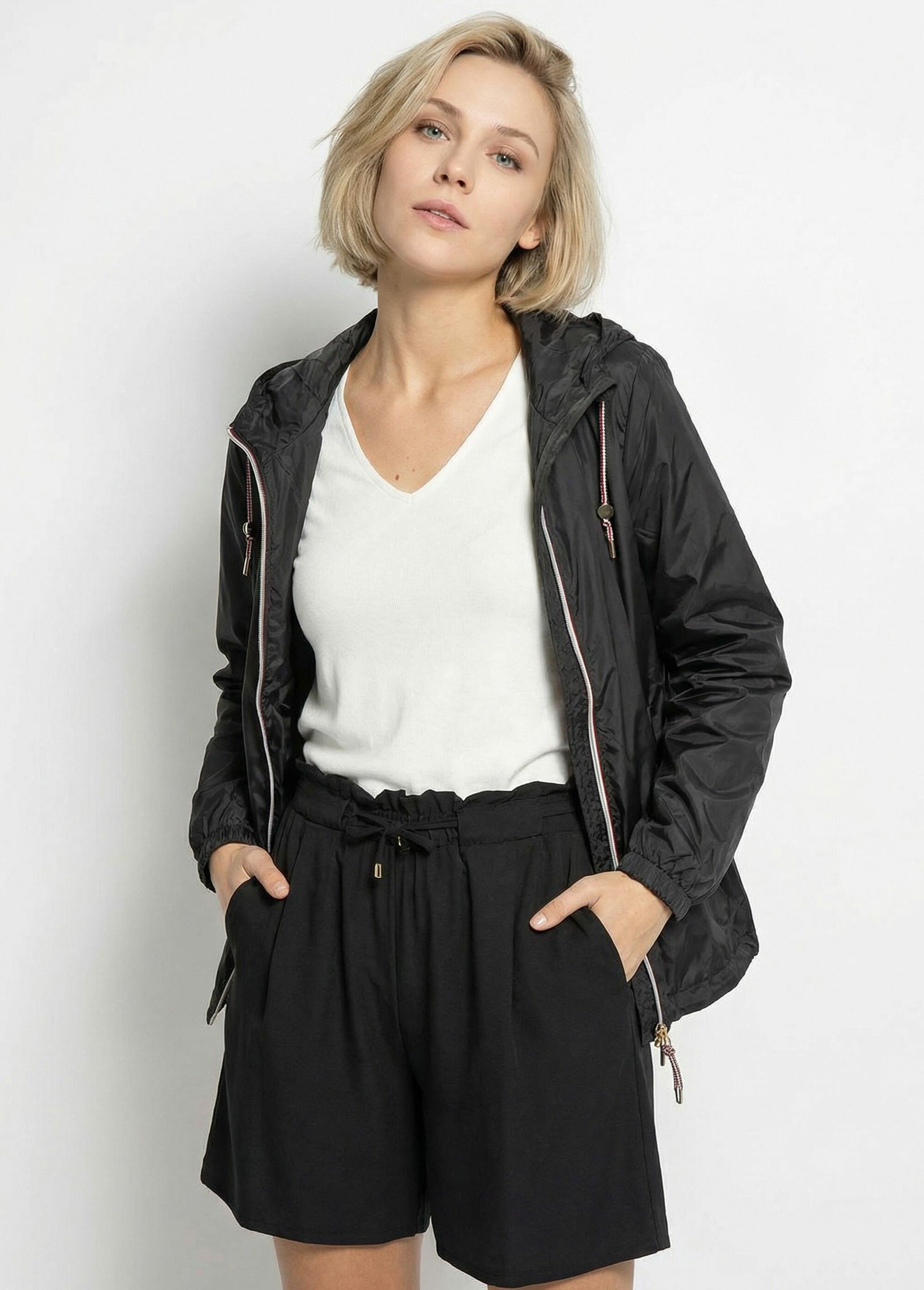 Coupe vent déperlant court uni à capuche Femme Noir LJ-21017UNI FA1