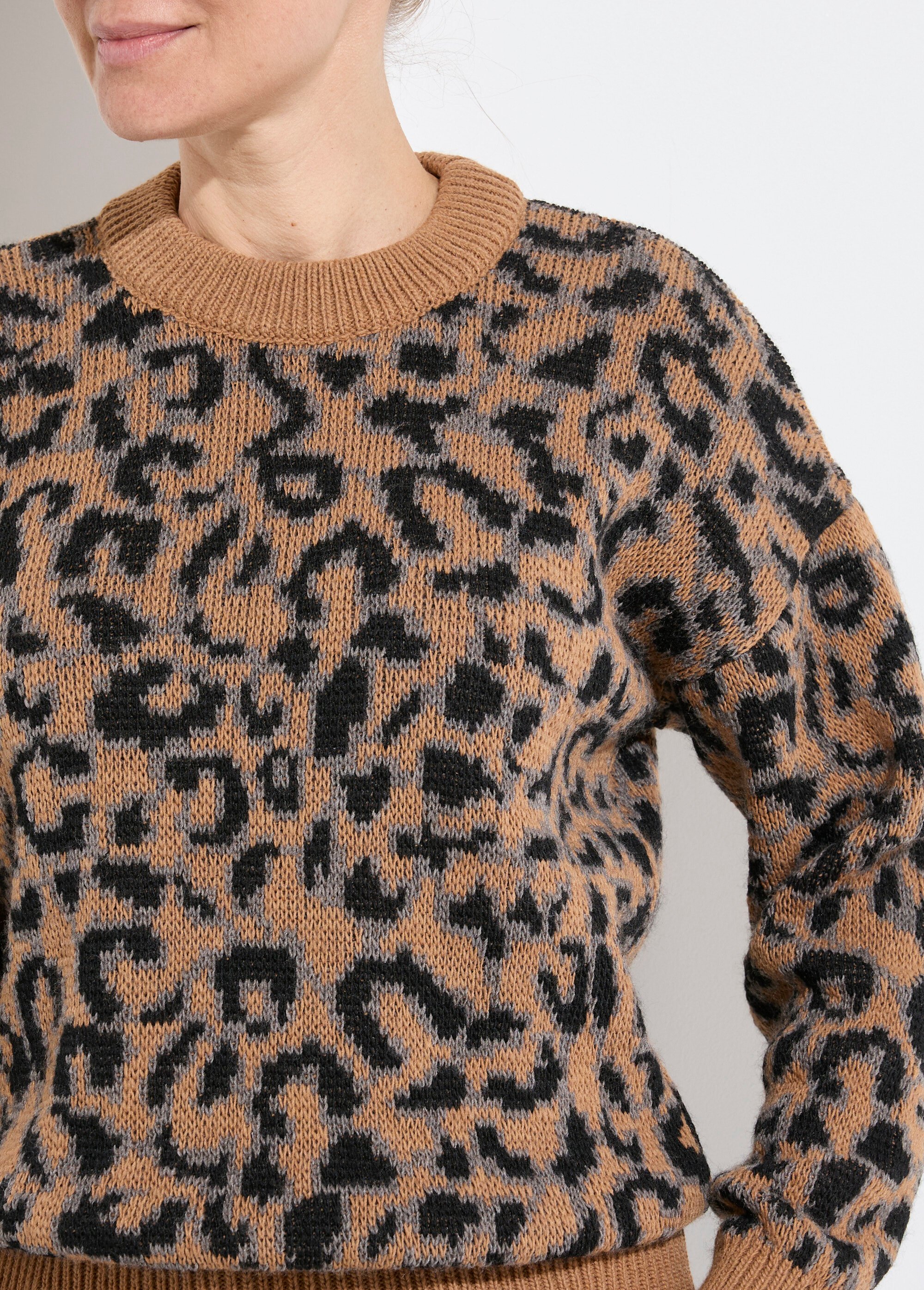 Pull motif léopard col montant manches longues Femme CAMEL ET NOIR PABLITO DE1
