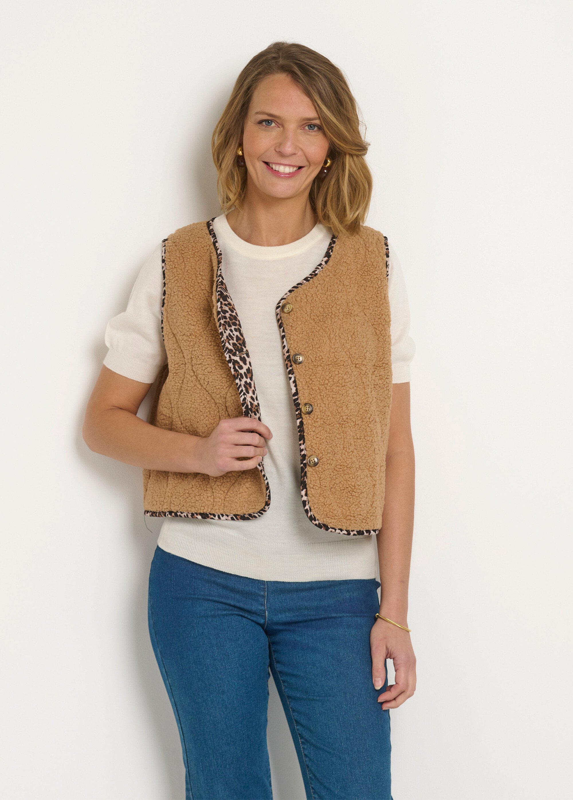 Gilet sans manches boutonné en moumoute