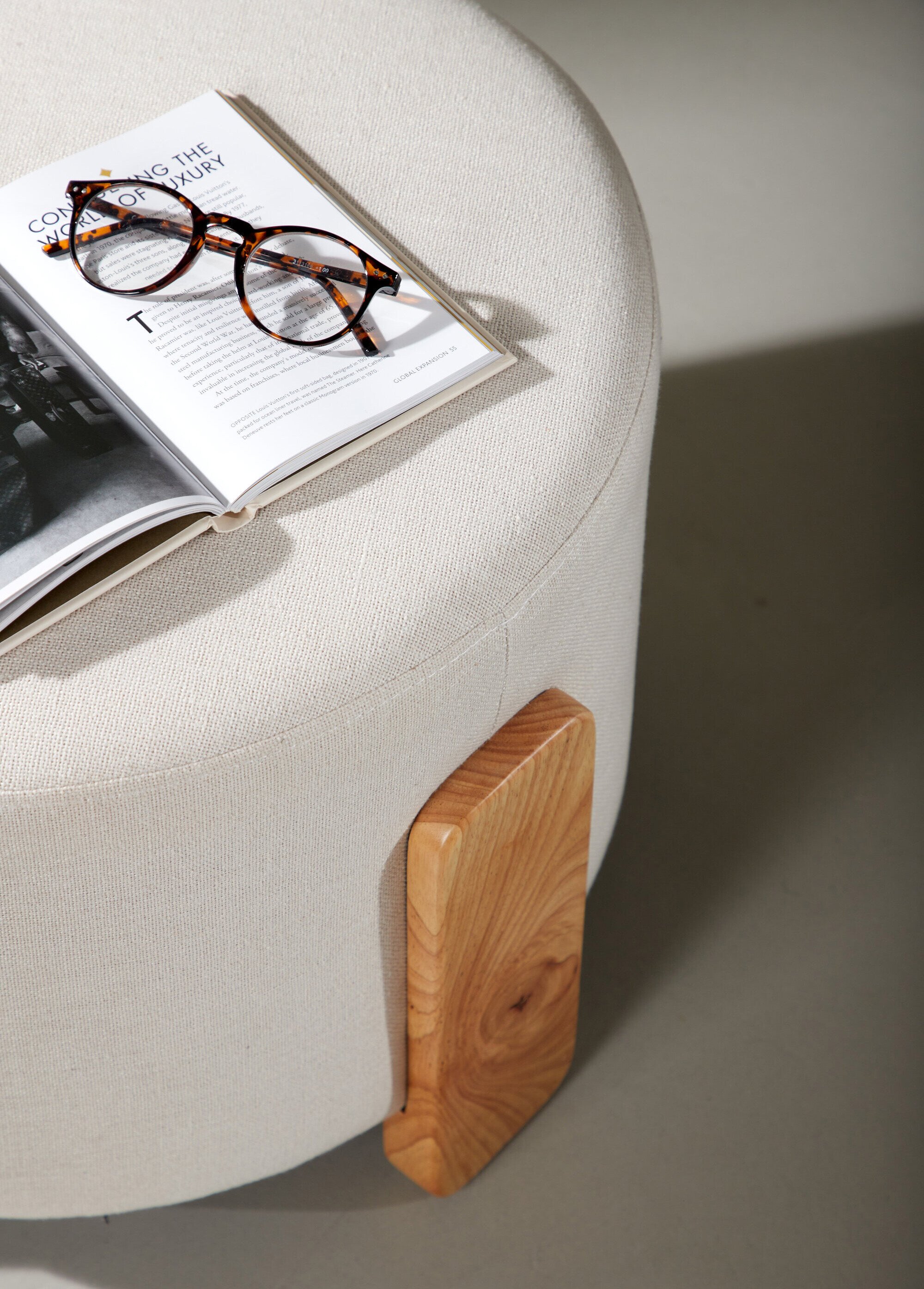 Pouf en tissu avec piètement en bois BEIGE VEN-15110-111 SF2