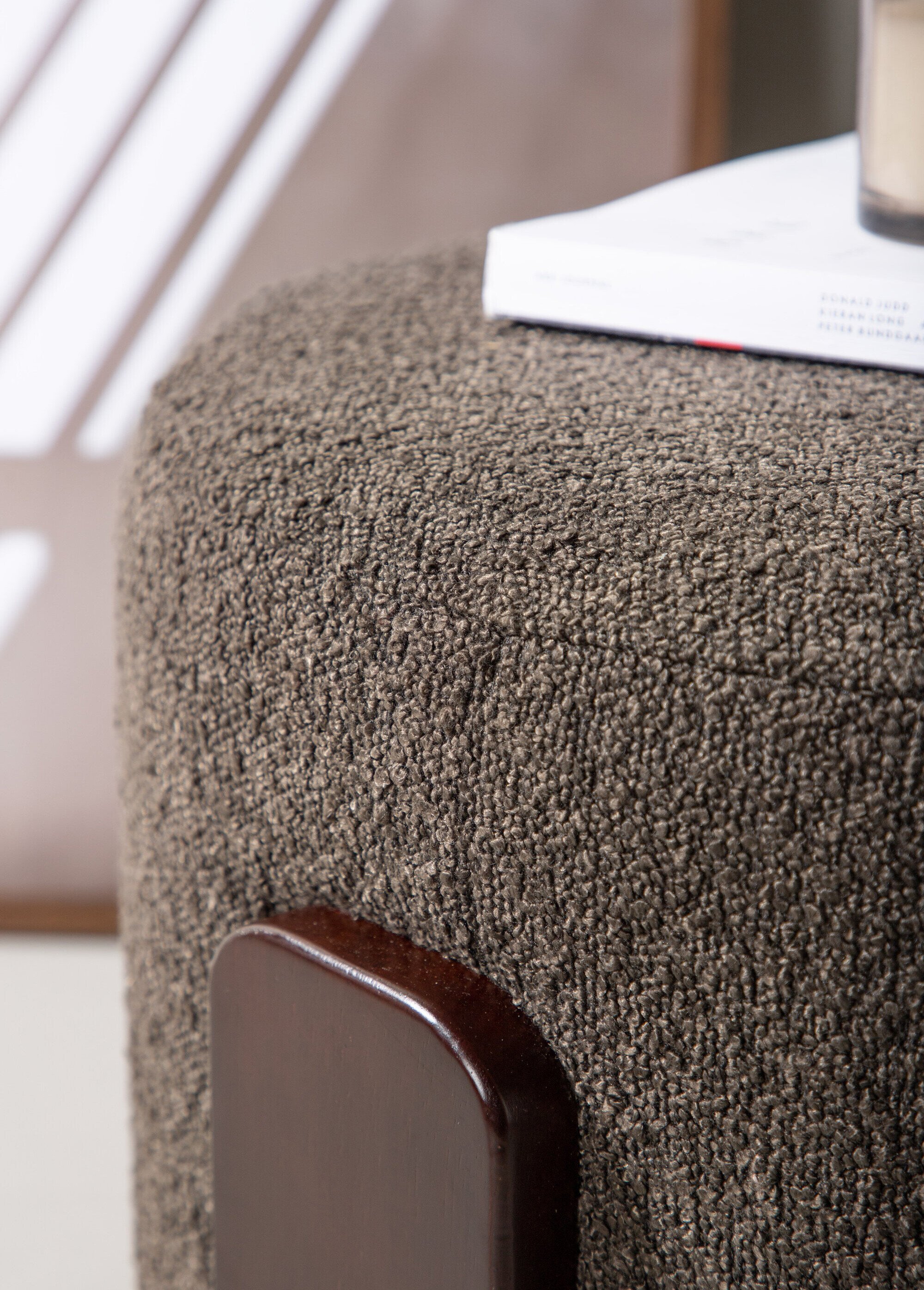 Pouf en tissu avec piètement en bois MARRON ET GRIS VEN-15110-111 SF3
