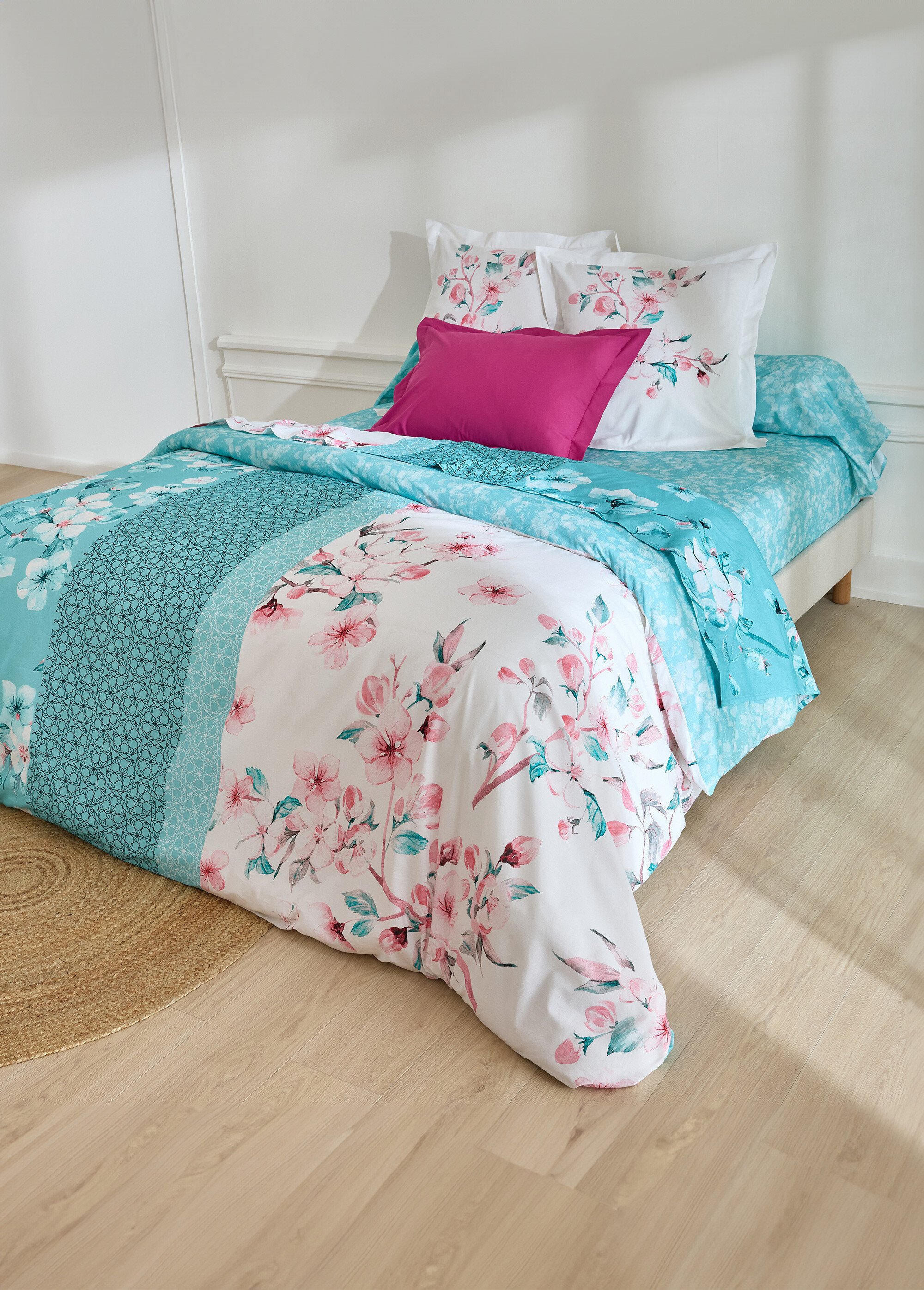 Drap plat coton imprimé fleurs et bande colorée