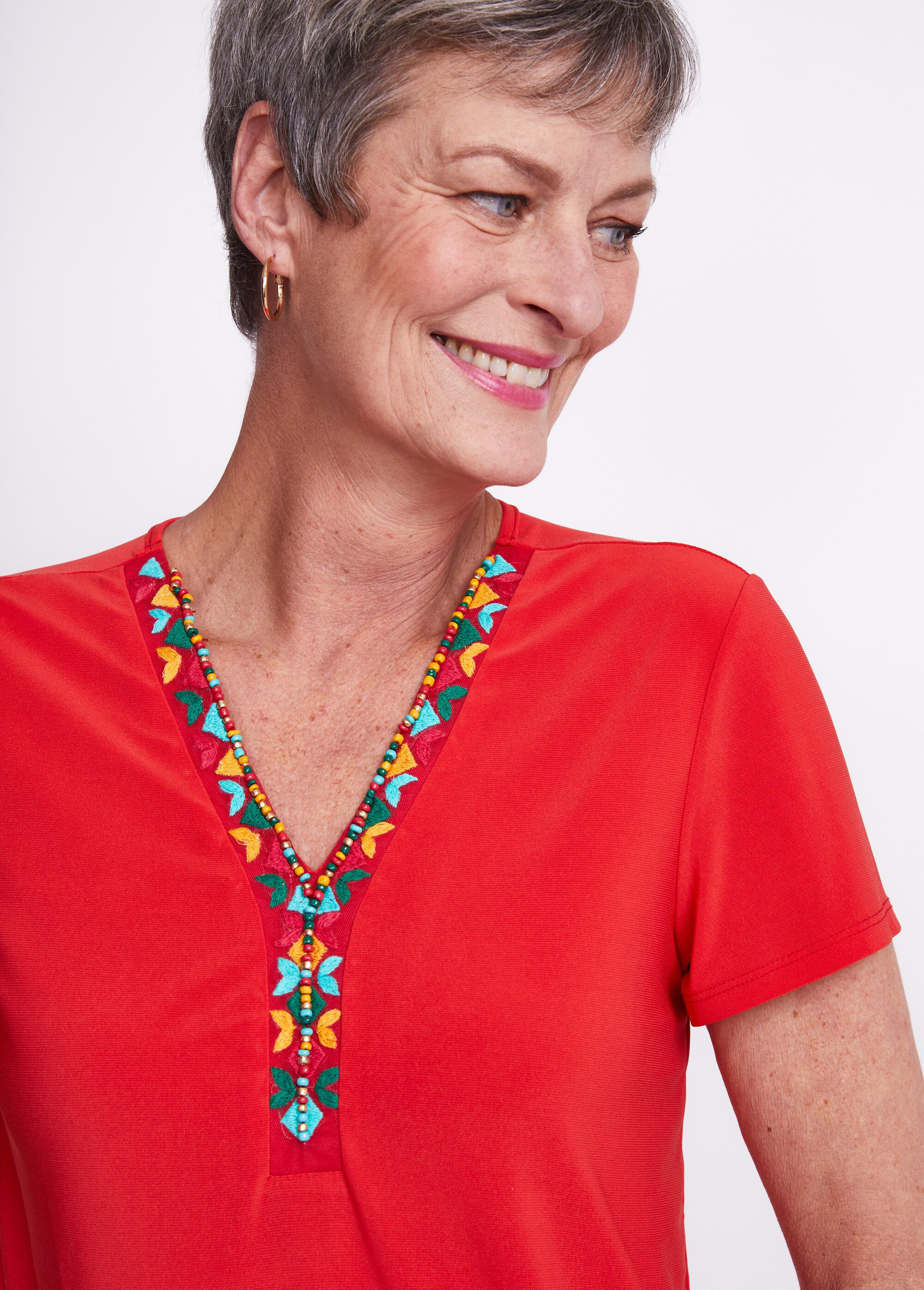 Tee-shirt maille extensible encolure fantaisie