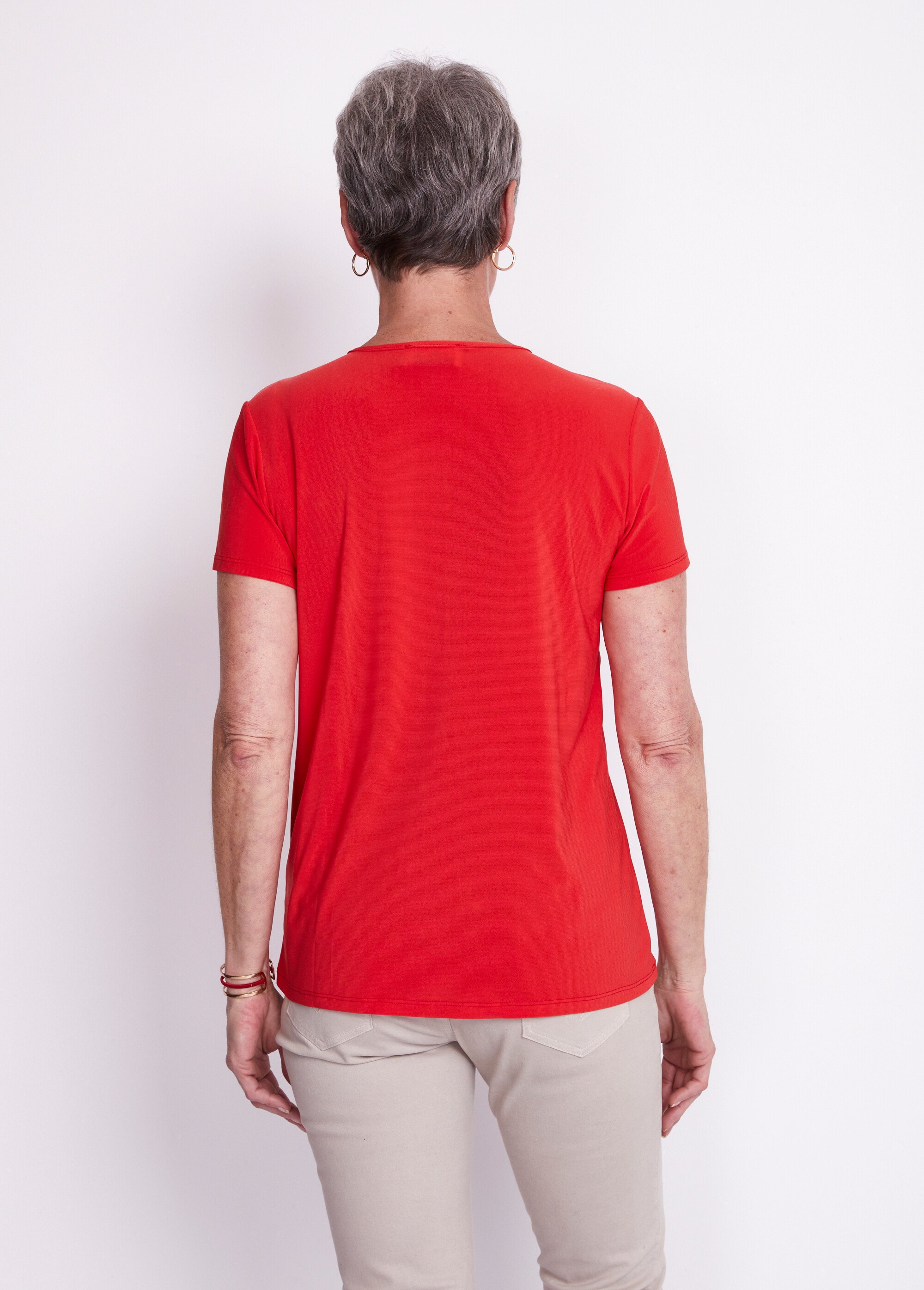 Tee-shirt maille extensible encolure fantaisie
