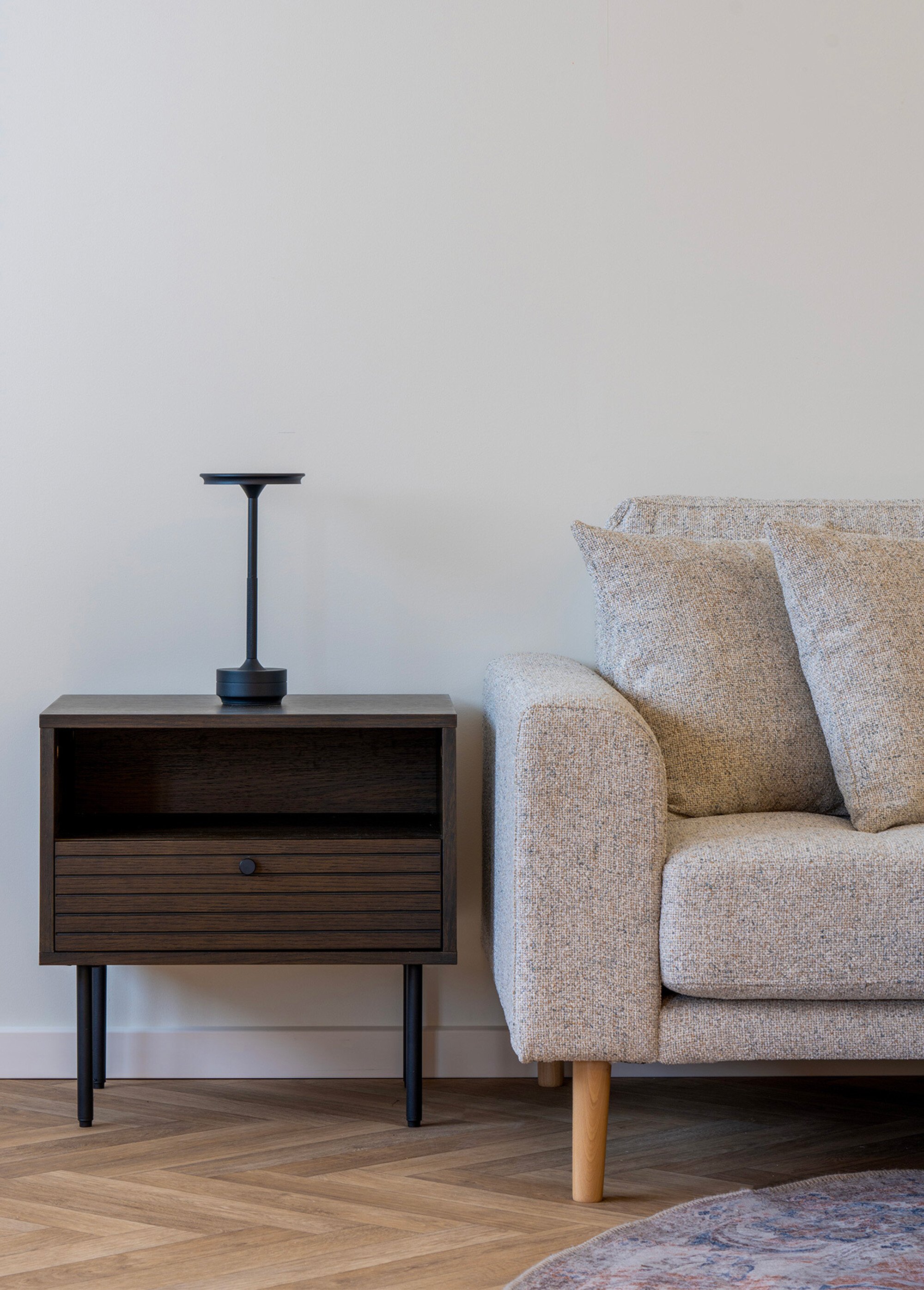 Table d'appoint chêne plaqué, 1 tiroir FUME HN-3701001 SI1