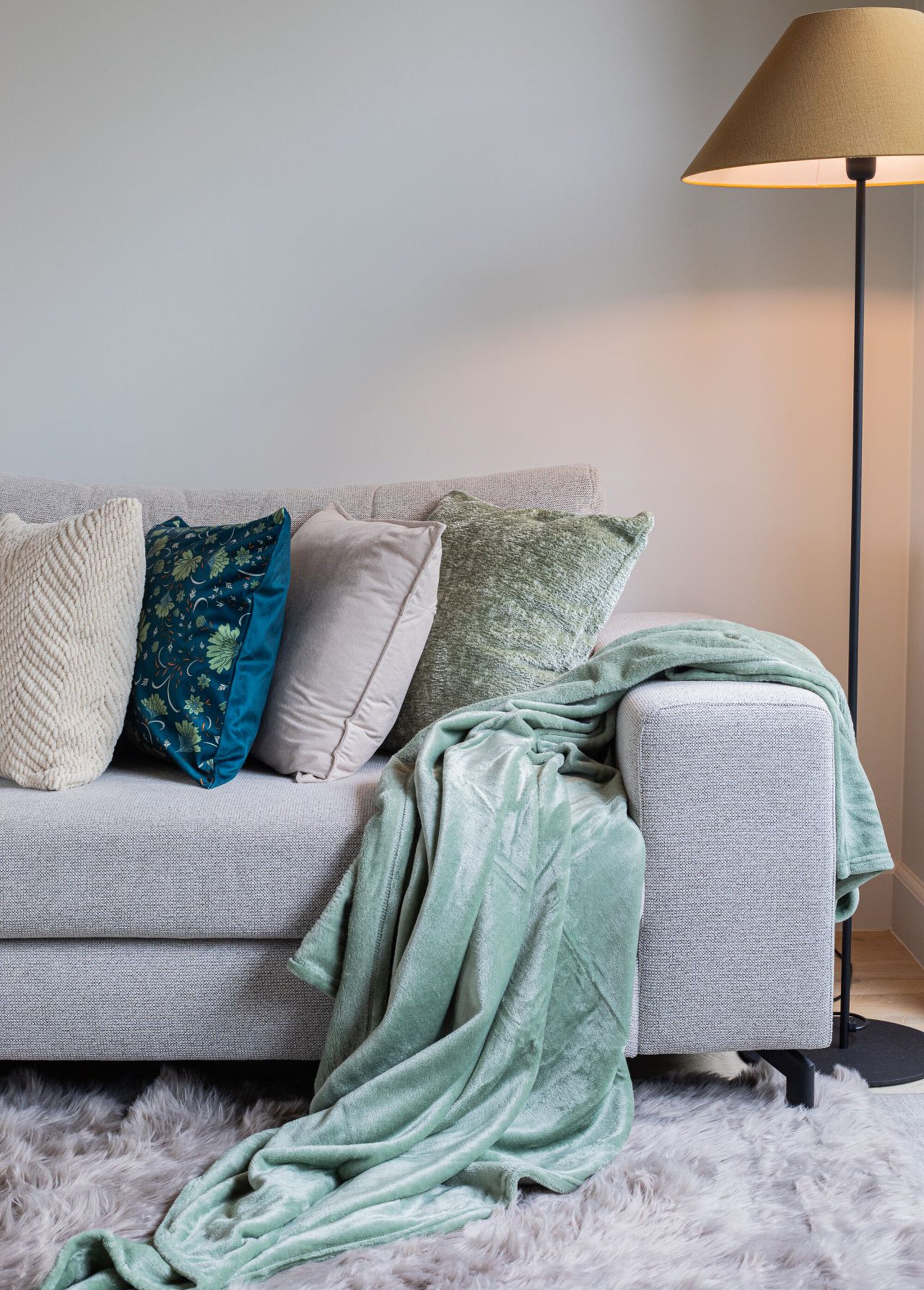 Coussin carré en velours avec passepoil Beige TIS-ROY SI2