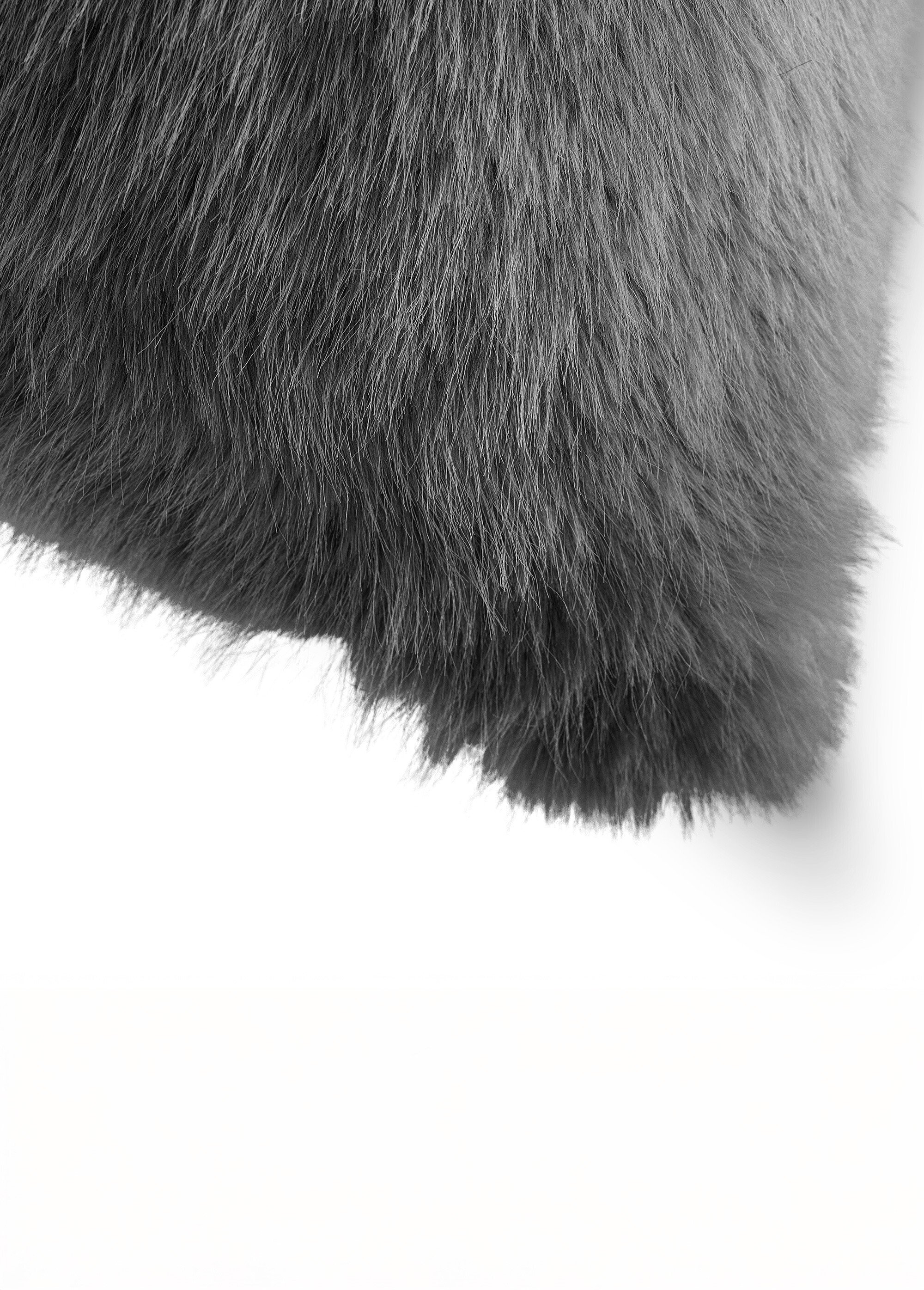 Coussin déco fausse fourrure longs poils Gris TIS-JUNE DE2