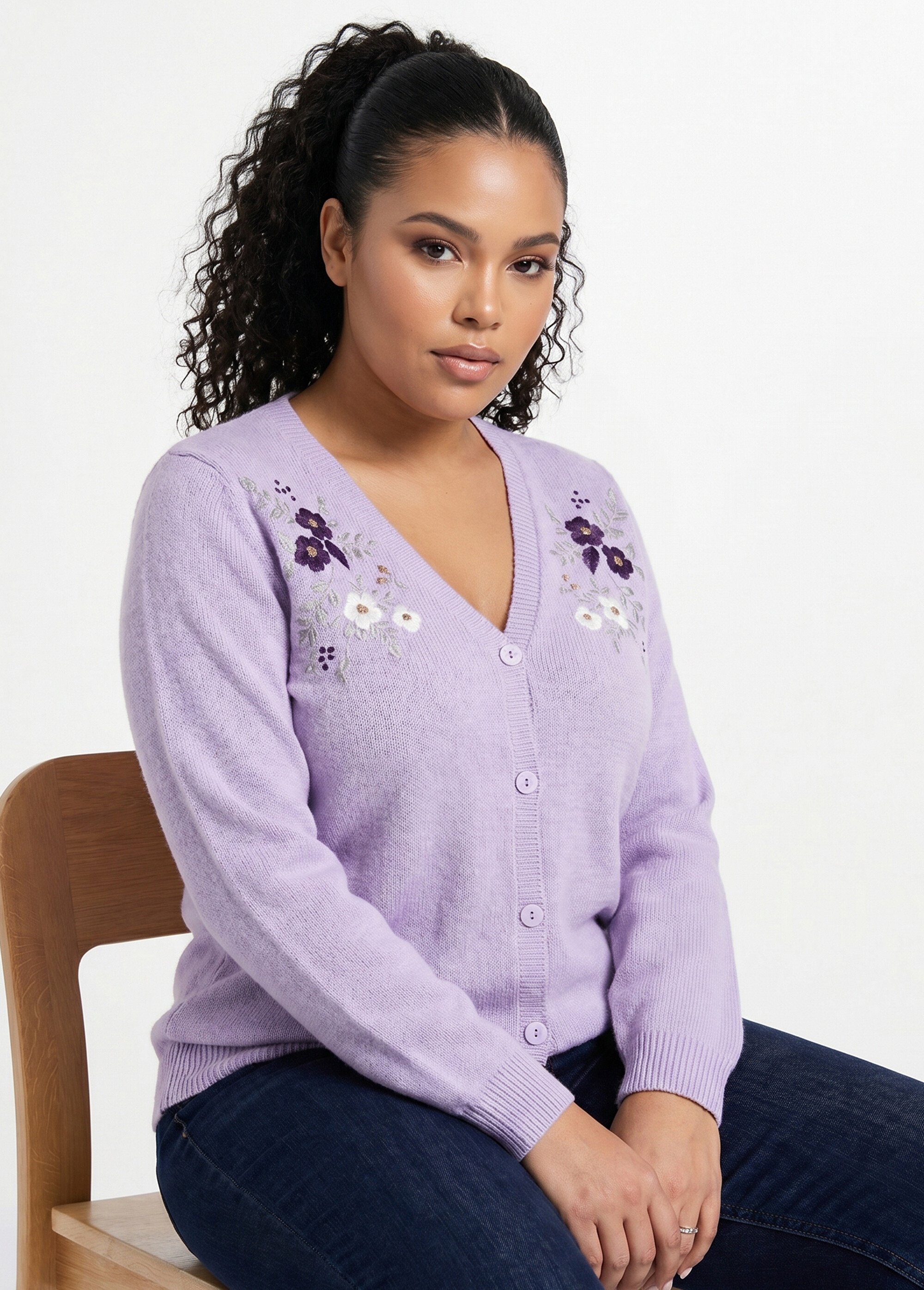 Gilet doux uni col V boutonné court brodé