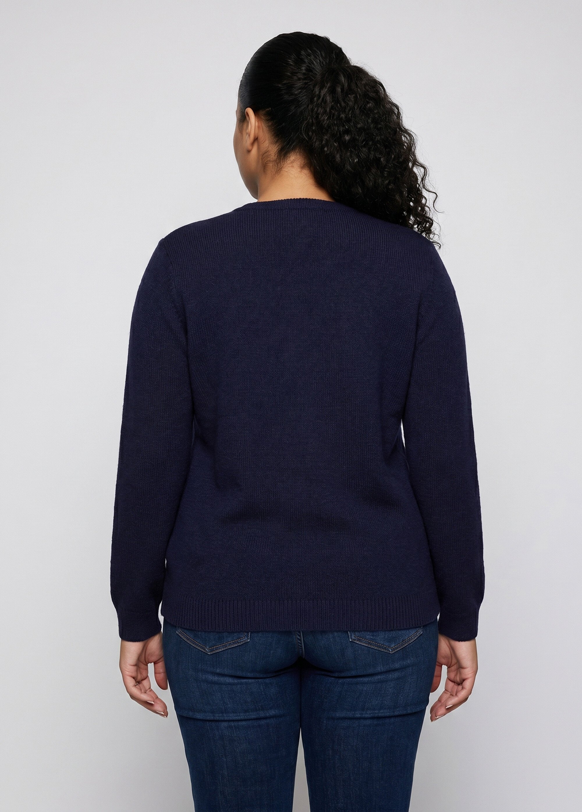 Gilet doux uni col V boutonné court brodé