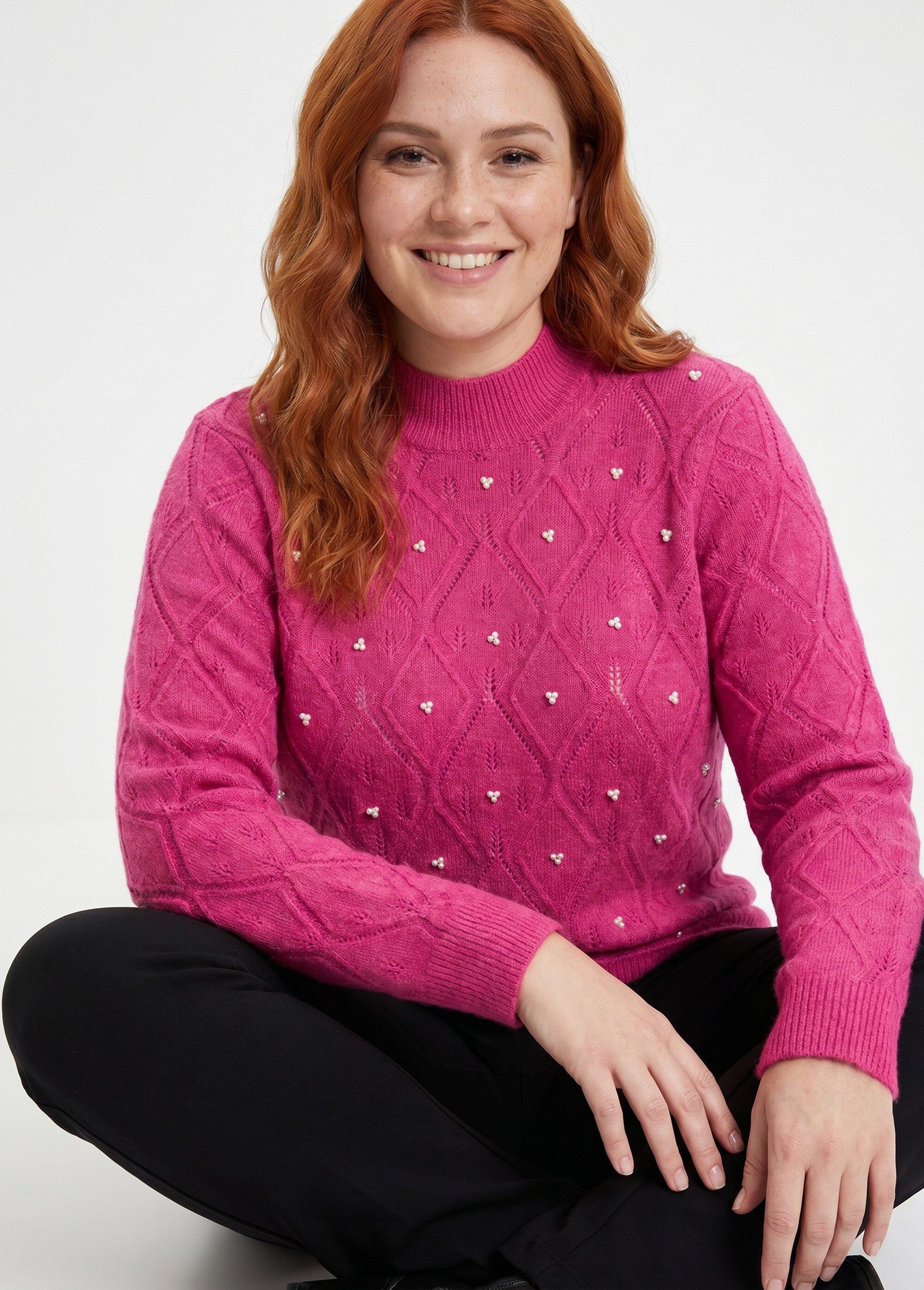 Pull doux ajouré perlé col montant