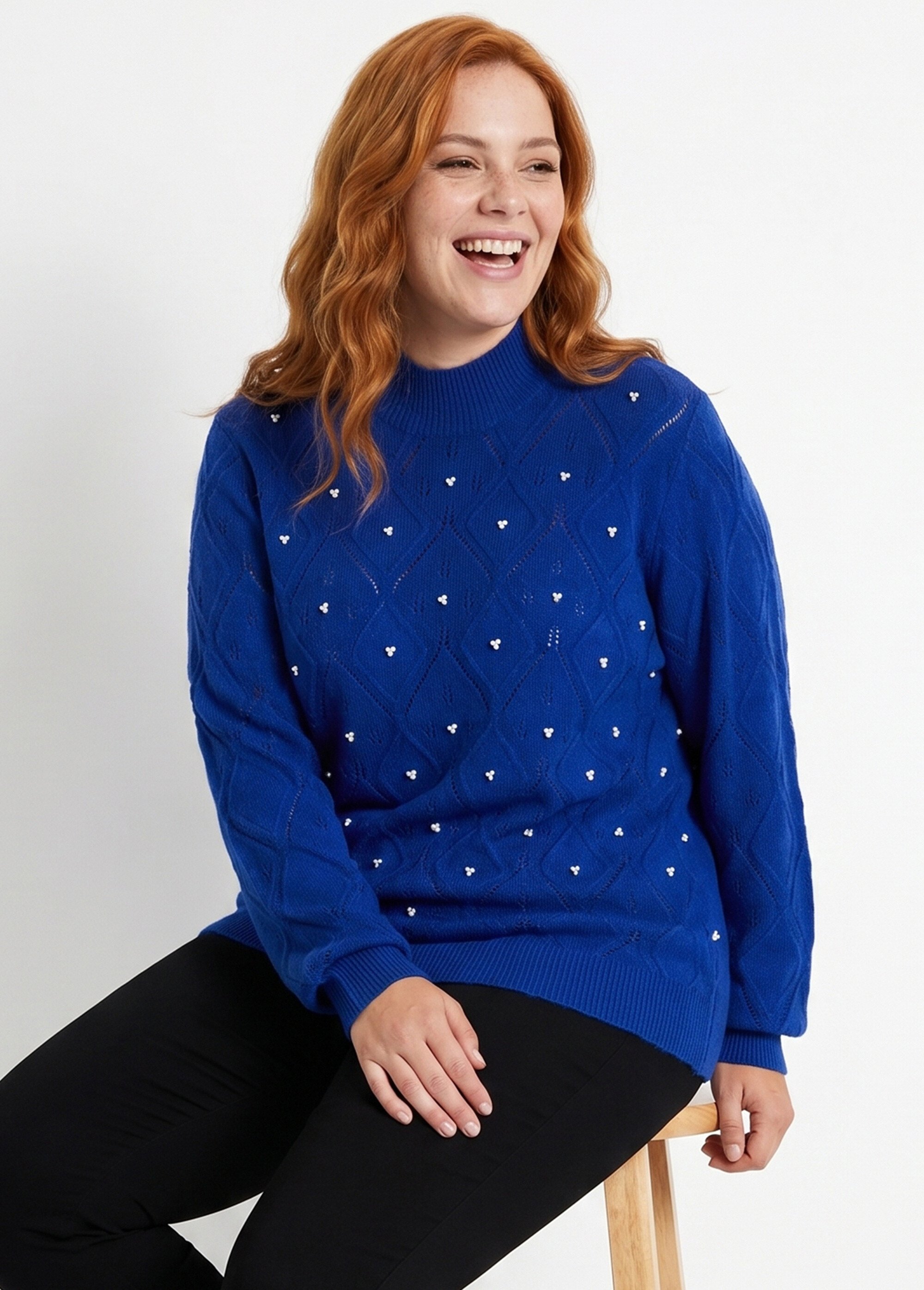 Pull doux ajouré perlé col montant