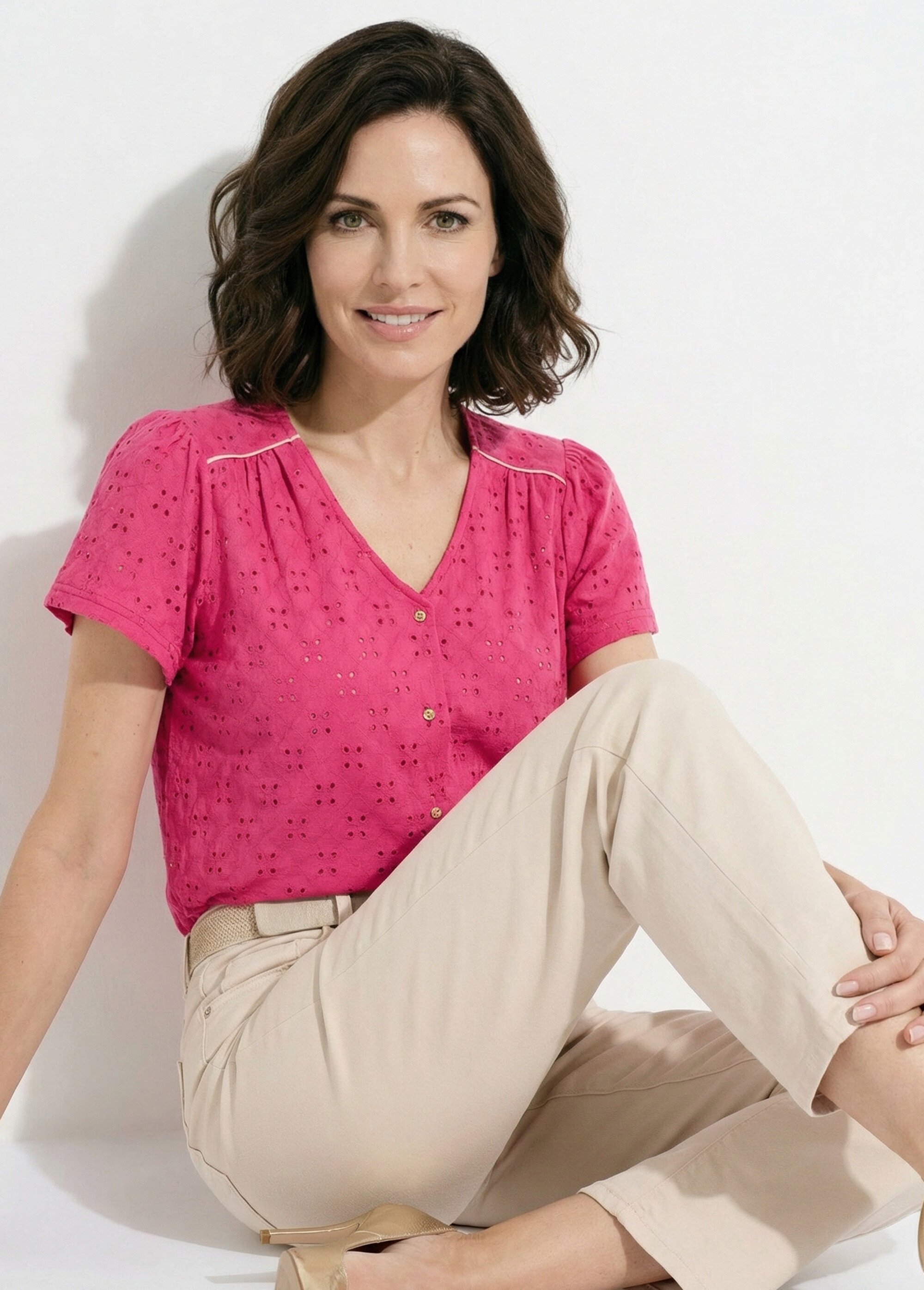 T-shirt col V maille effet broderie
