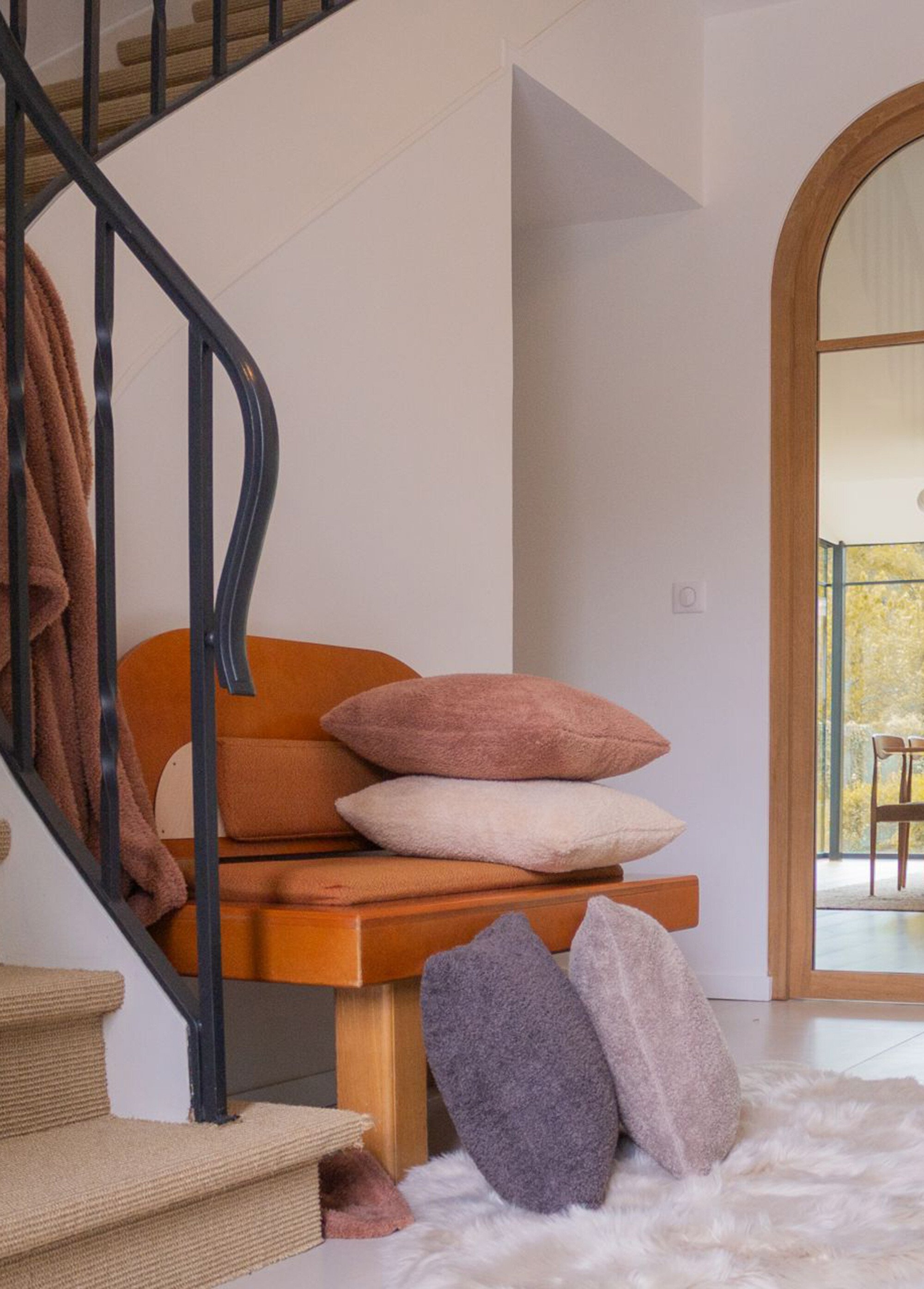 Coussin déco en coral fleece doux Marron TIS-COCOON2 SI1