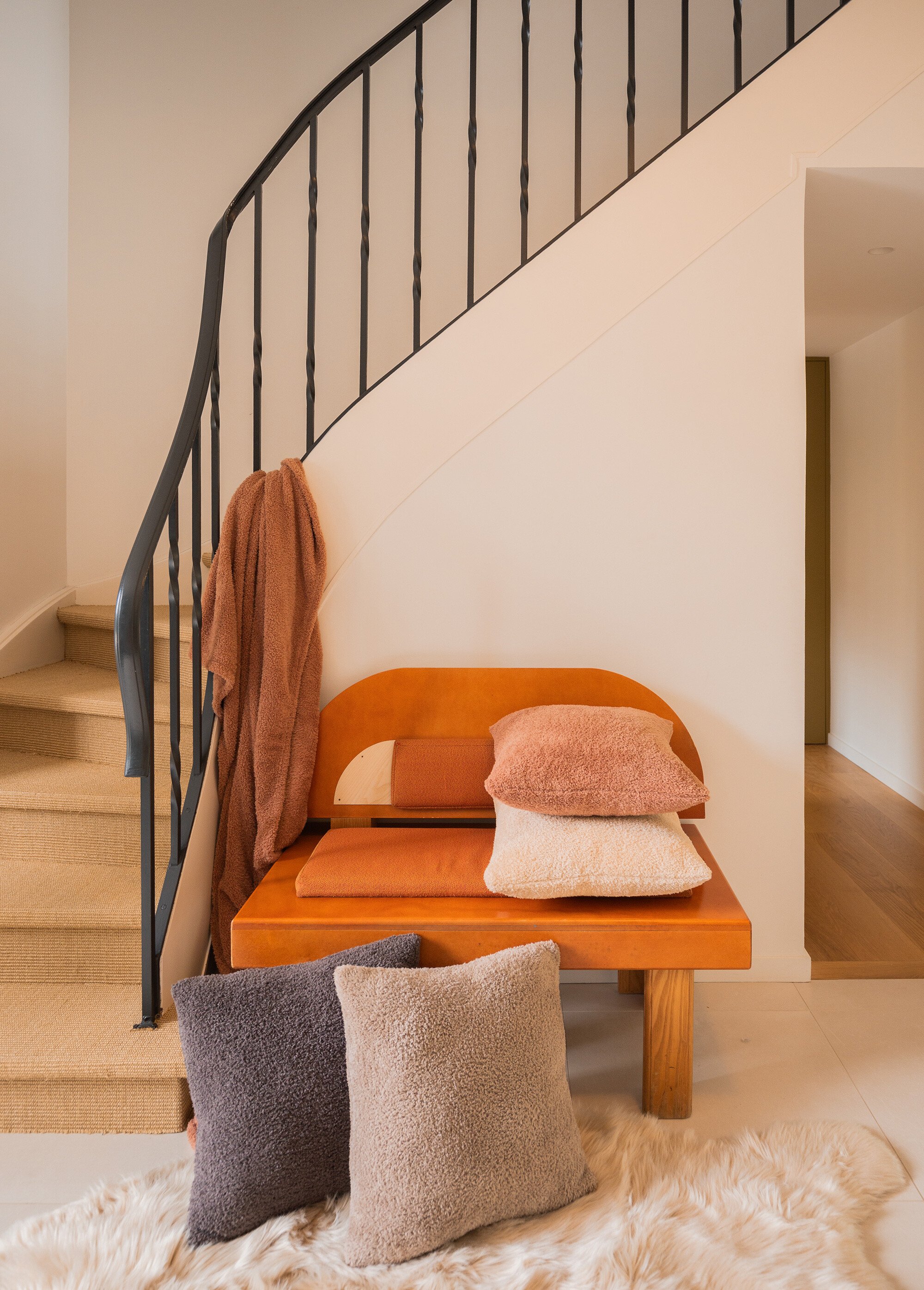 Coussin déco en coral fleece doux Marron TIS-COCOON2 SI2