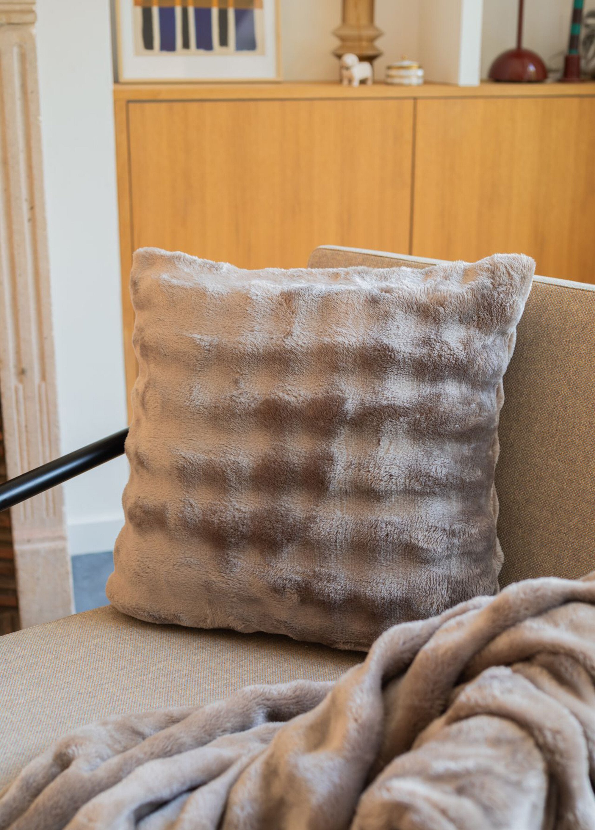 Coussin déco fantaisie, fausse fourrure Marron TIS-WAVE2 SI3