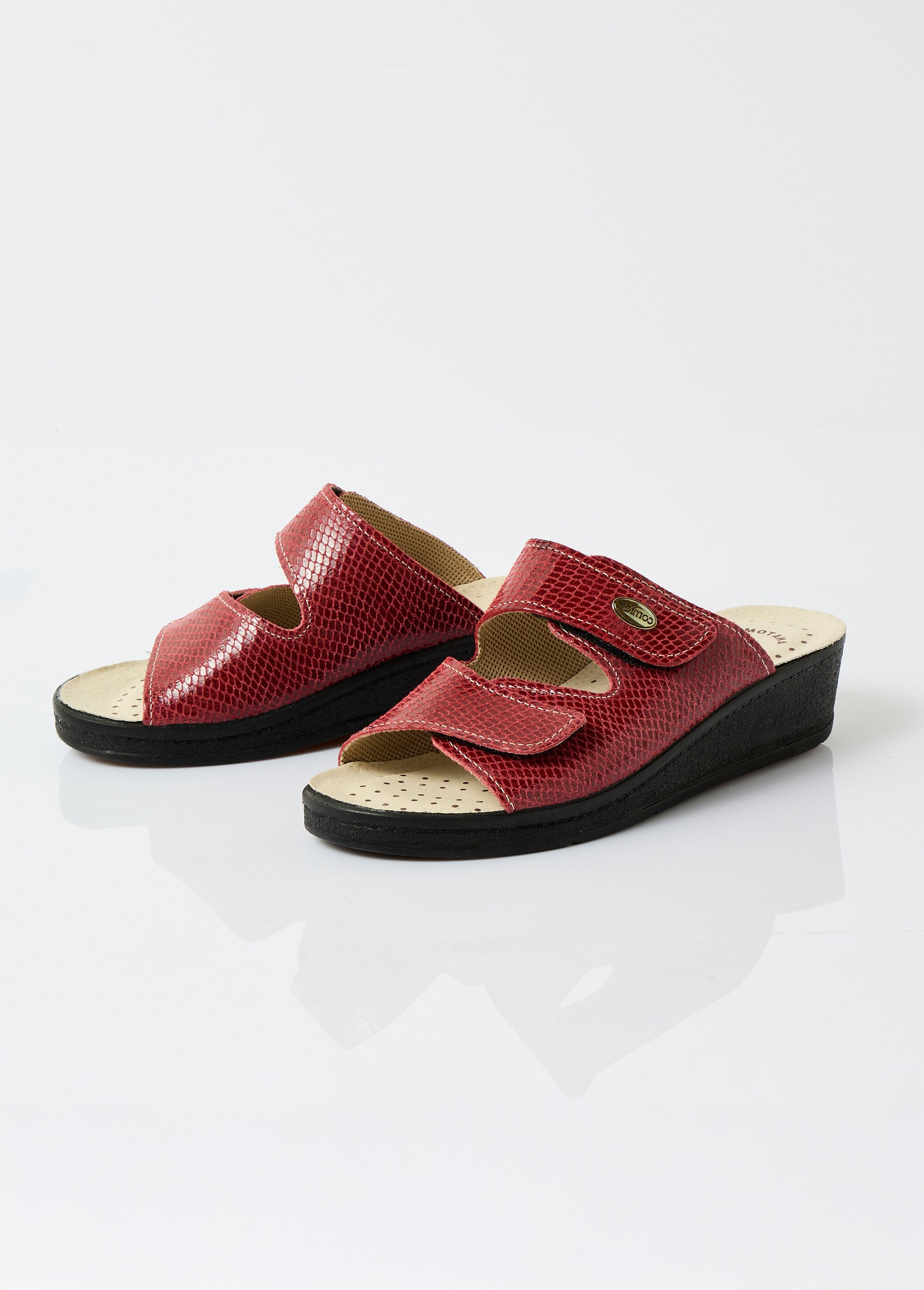 Mules scratchées grande largeur cuir Femme Rouge OBERLAN DE1