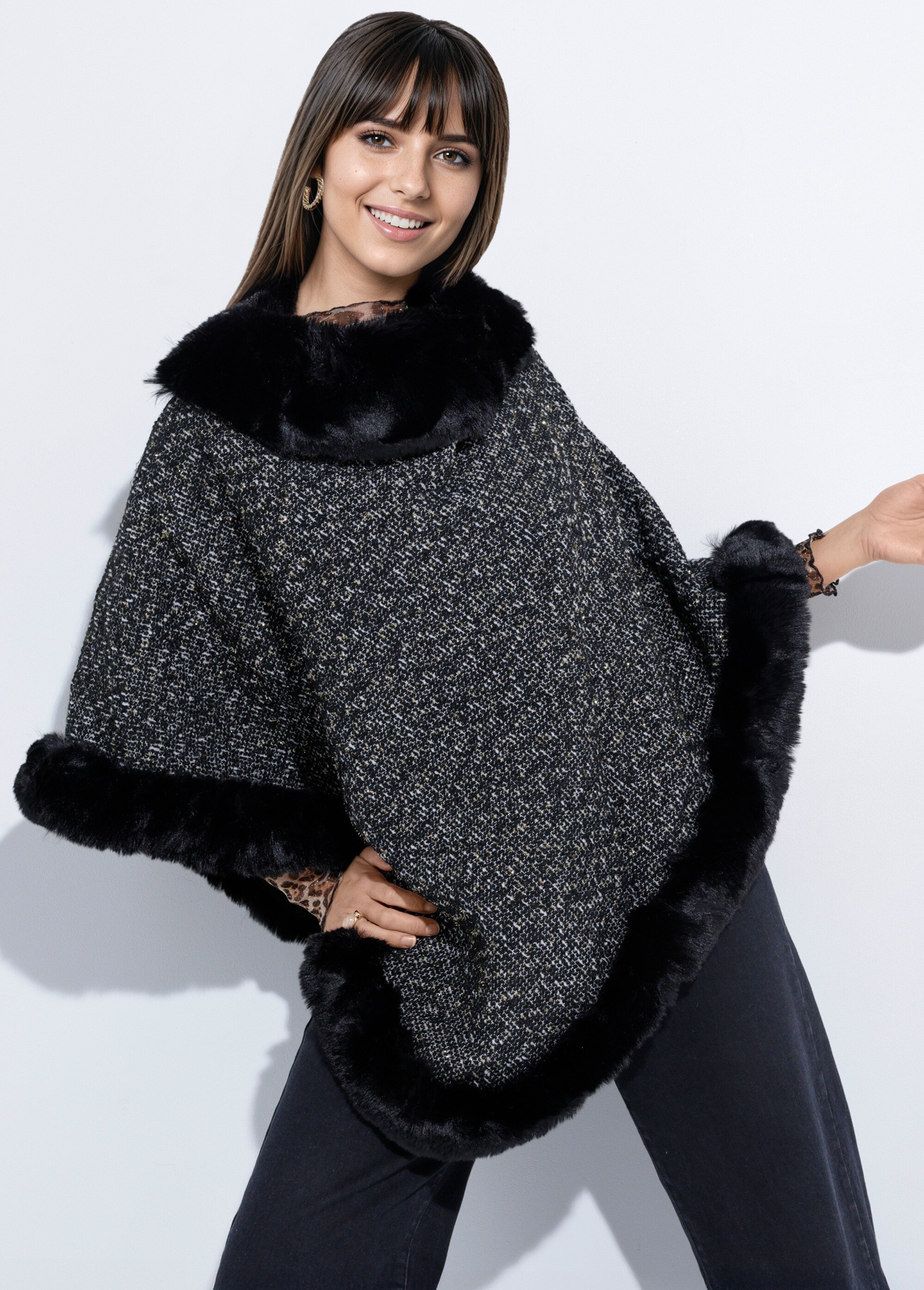 Poncho cape à carreaux détails fourrure